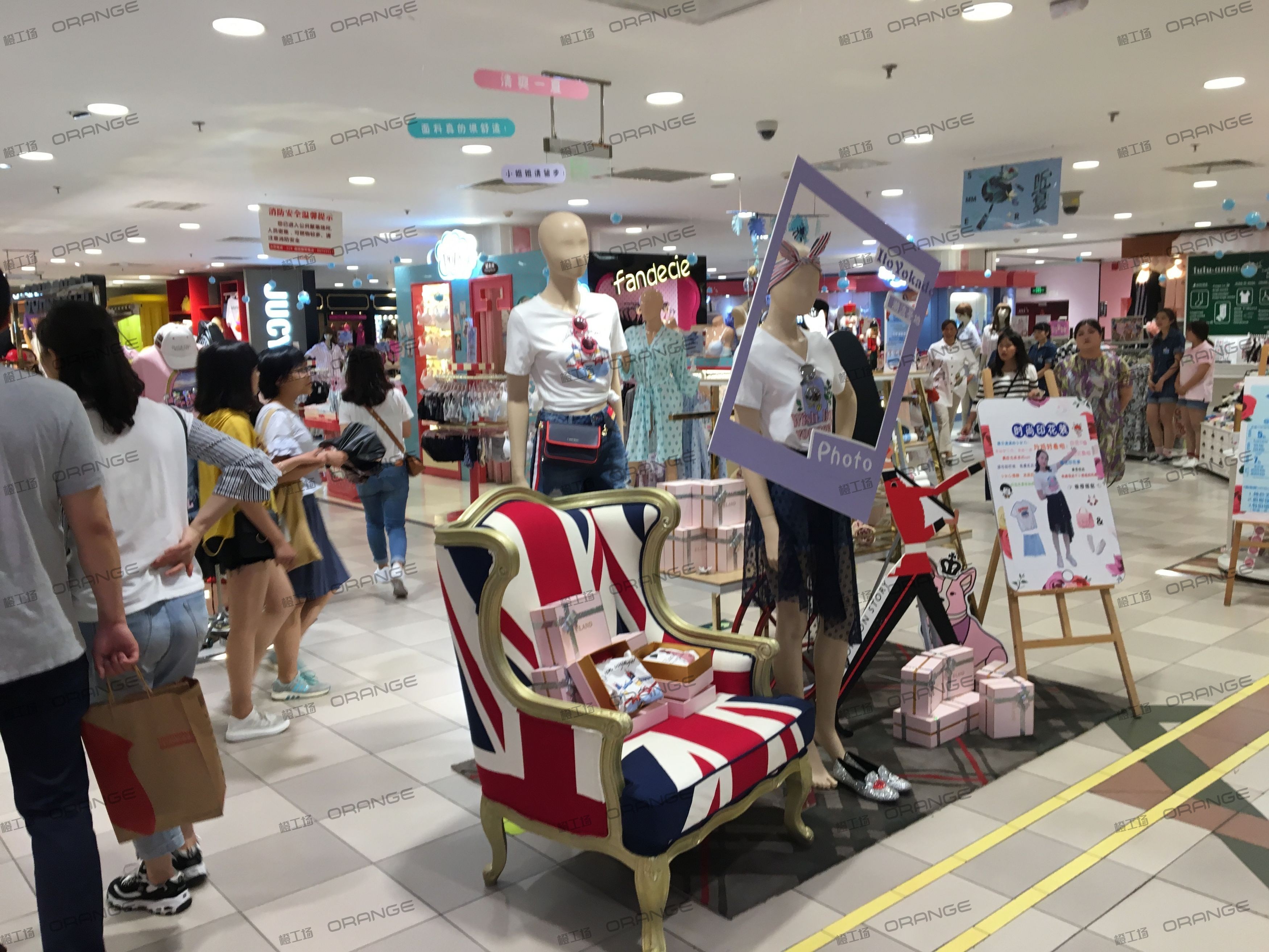 成都伊藤洋华堂（春熙路店）-室内二层南侧扶梯南4