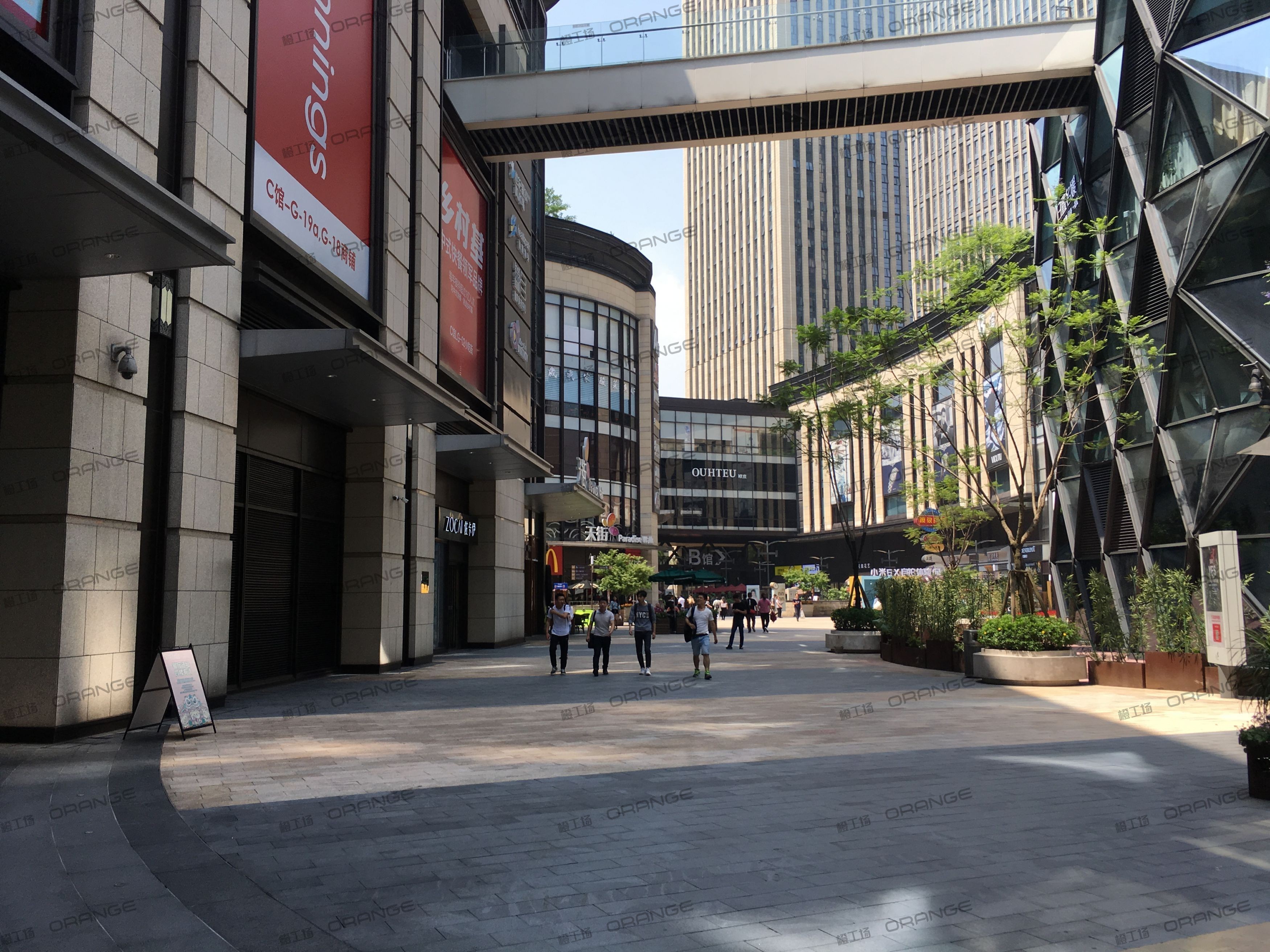 重庆龙湖时代天街C馆-室外东侧1号门门前1