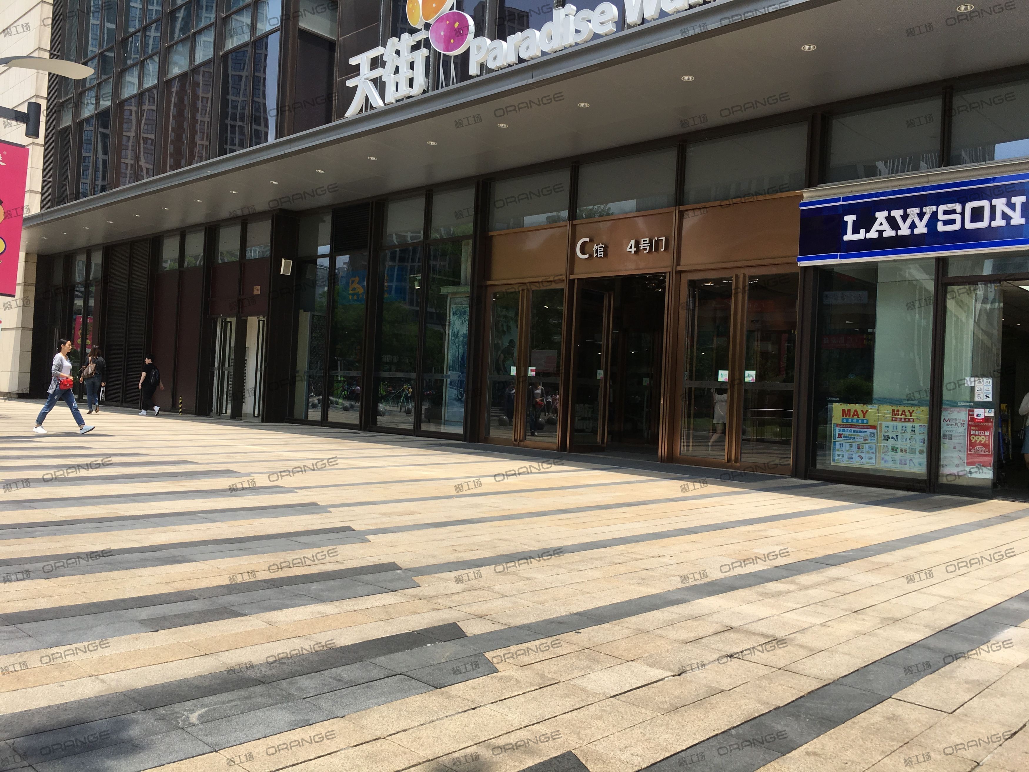 重庆龙湖时代天街C馆-室外西侧4号门门前2