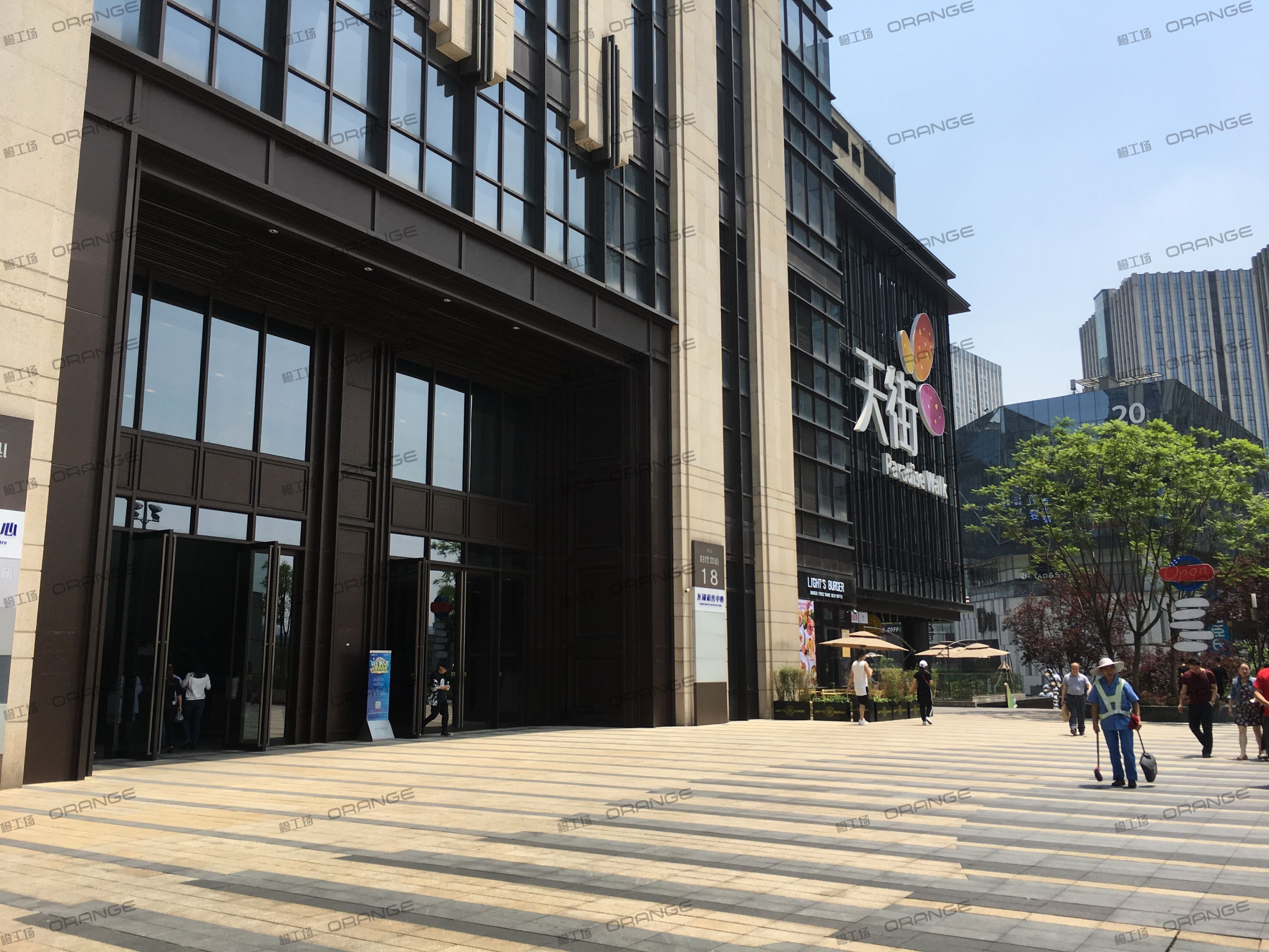 重庆龙湖时代天街C馆-室外西侧18号楼门前1