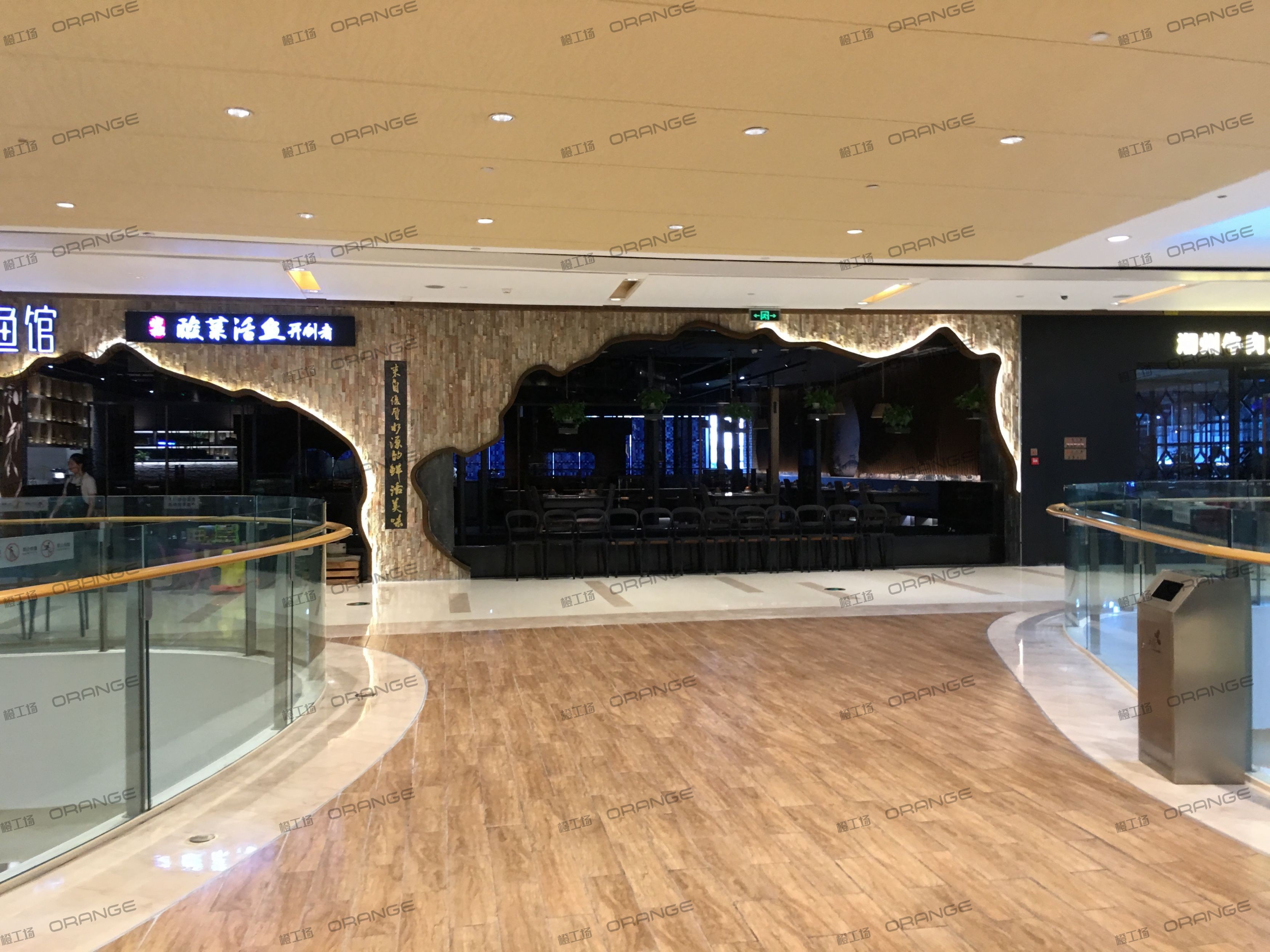 重庆龙湖时代天街C馆-室内四层中侧环廊南扶梯南3