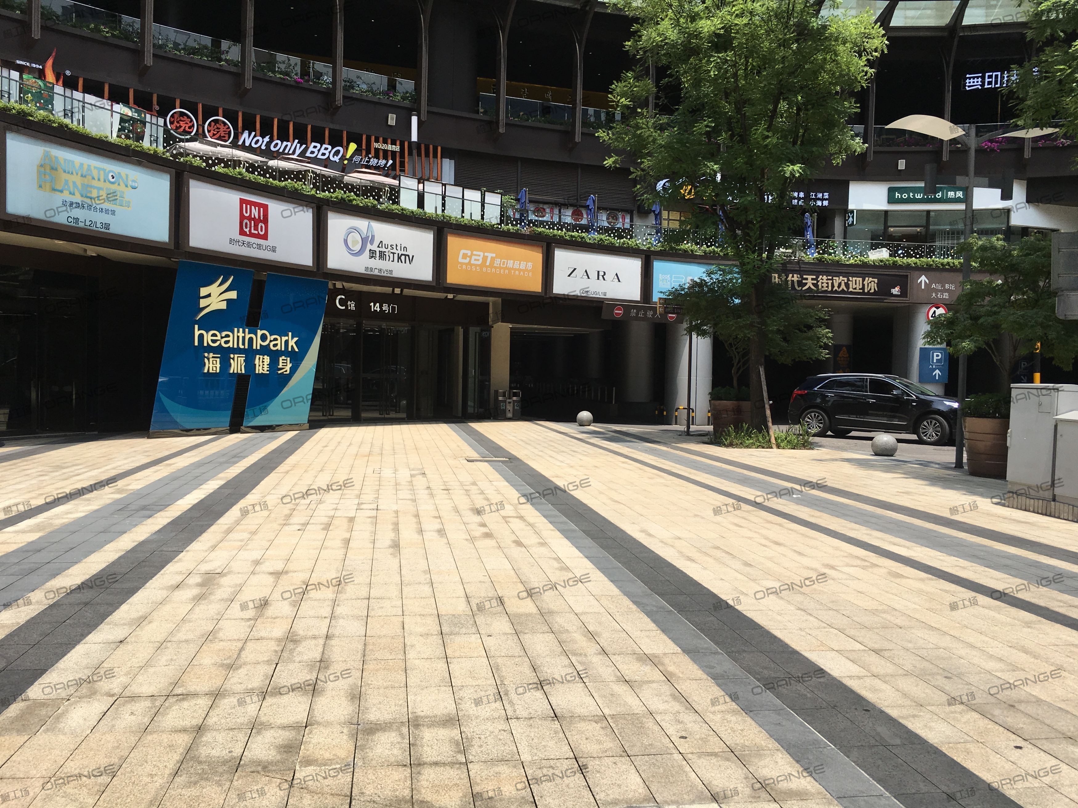 重庆龙湖时代天街C馆-室外西侧14号门前广场1