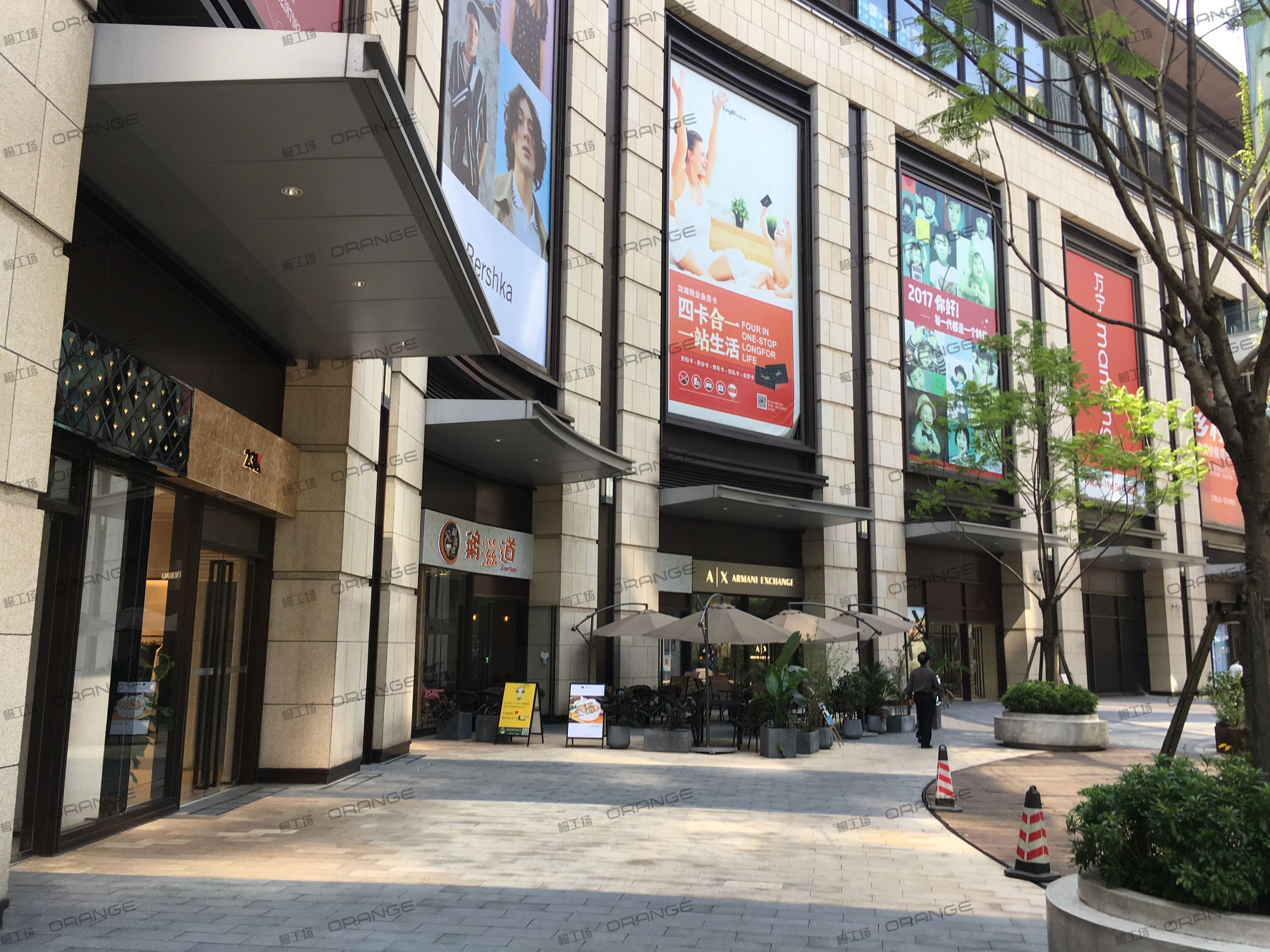 重庆龙湖时代天街C馆-室外东侧2号门北2