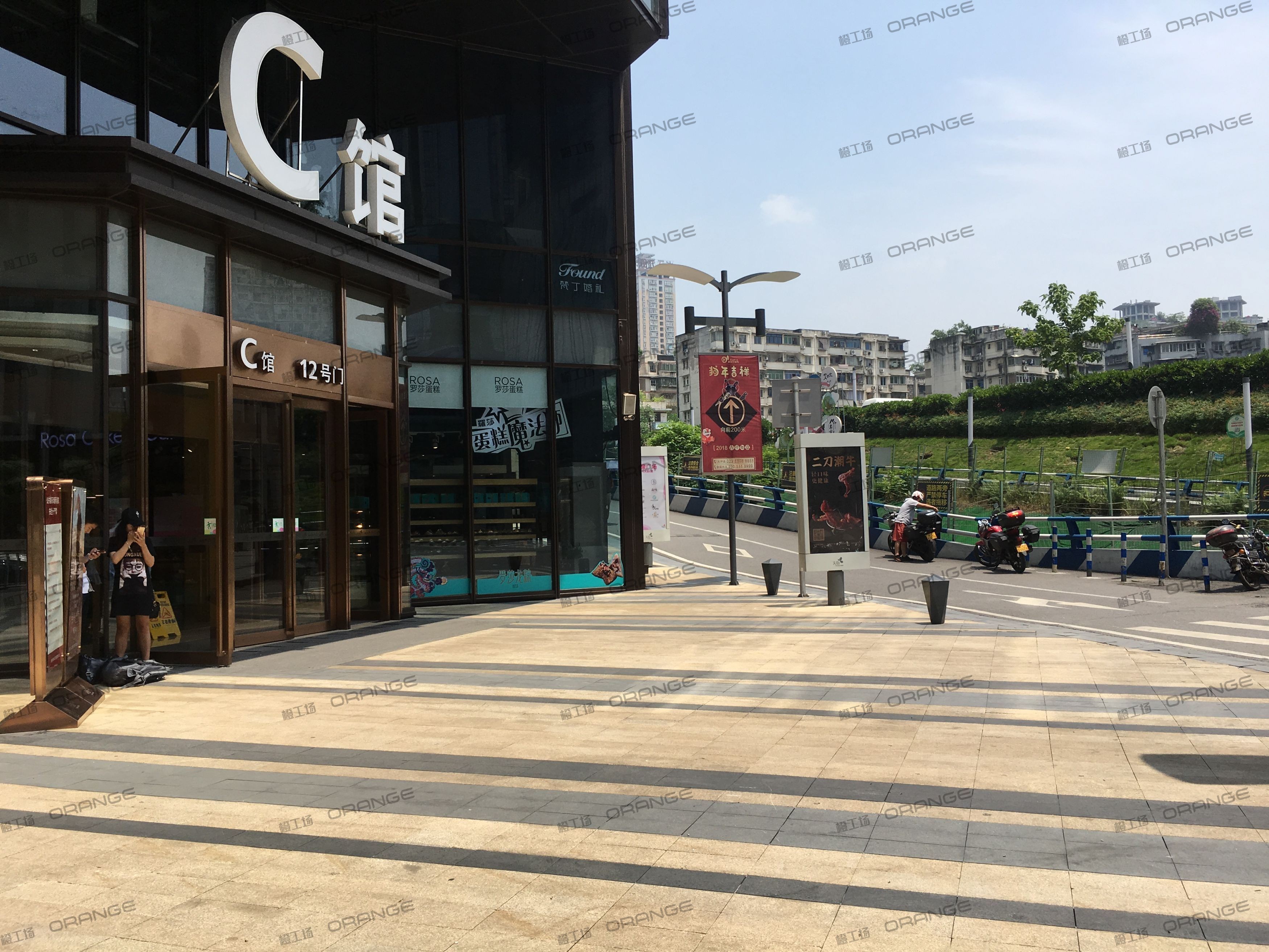 重庆龙湖时代天街C馆-室外南侧C馆12号门门前2