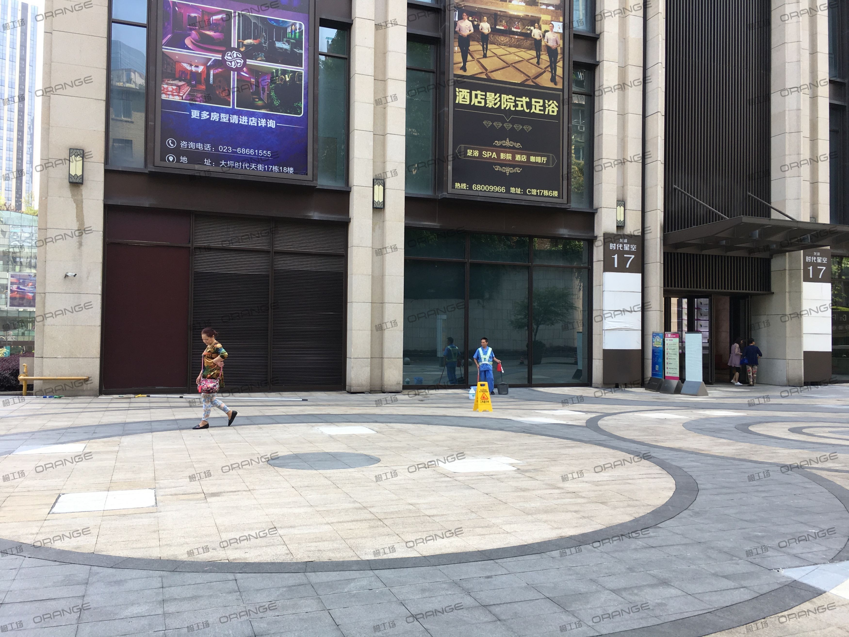 重庆龙湖时代天街C馆-室外东侧17栋门前广场1