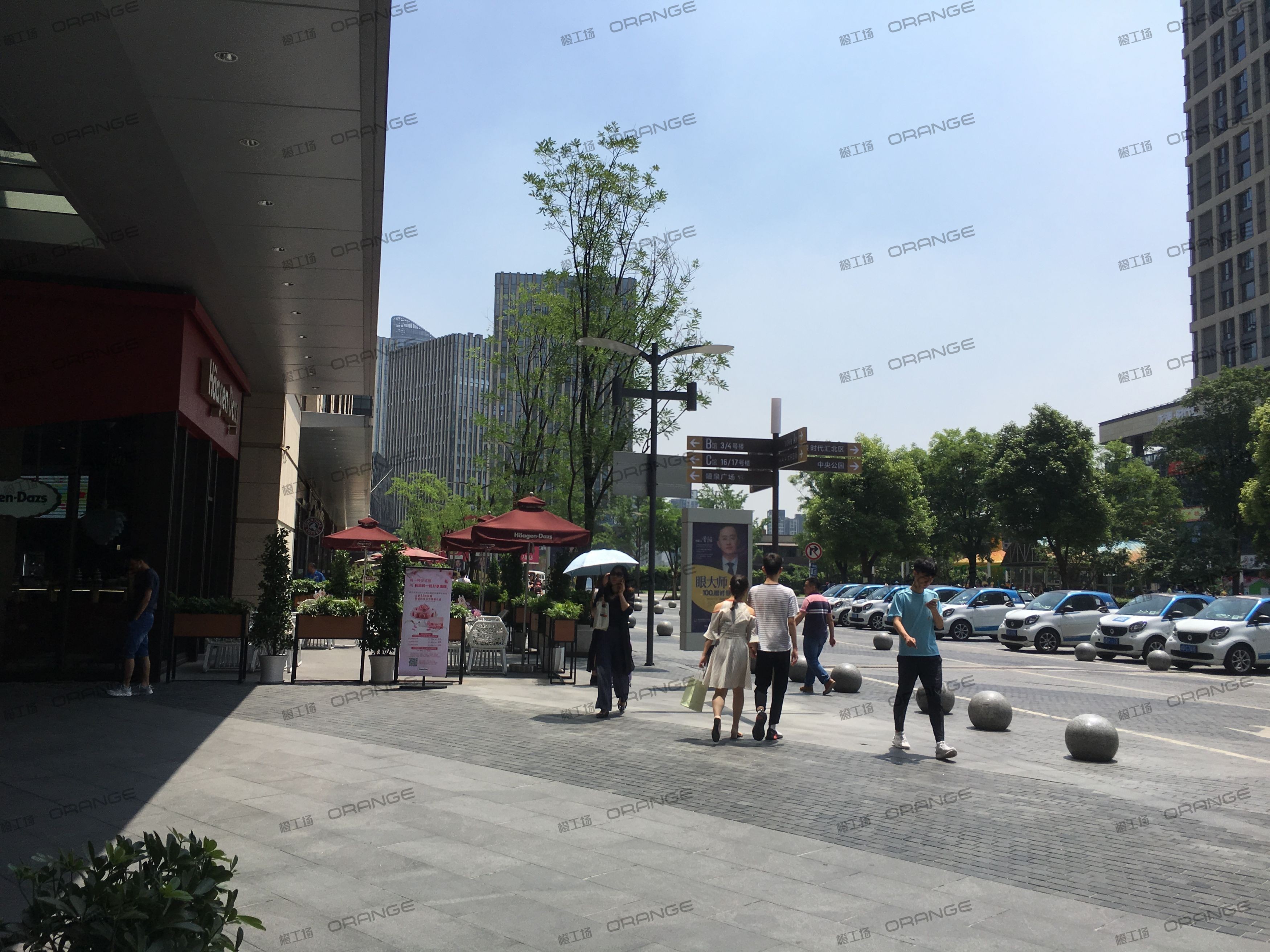 重庆龙湖时代天街C馆-室外西侧6号门门前2