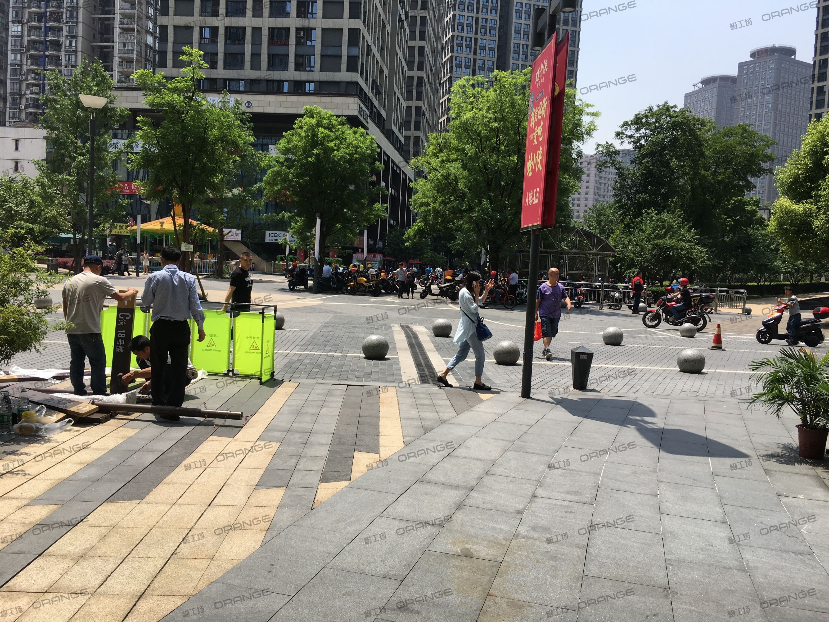 重庆龙湖时代天街C馆-室外西侧5号门门前4