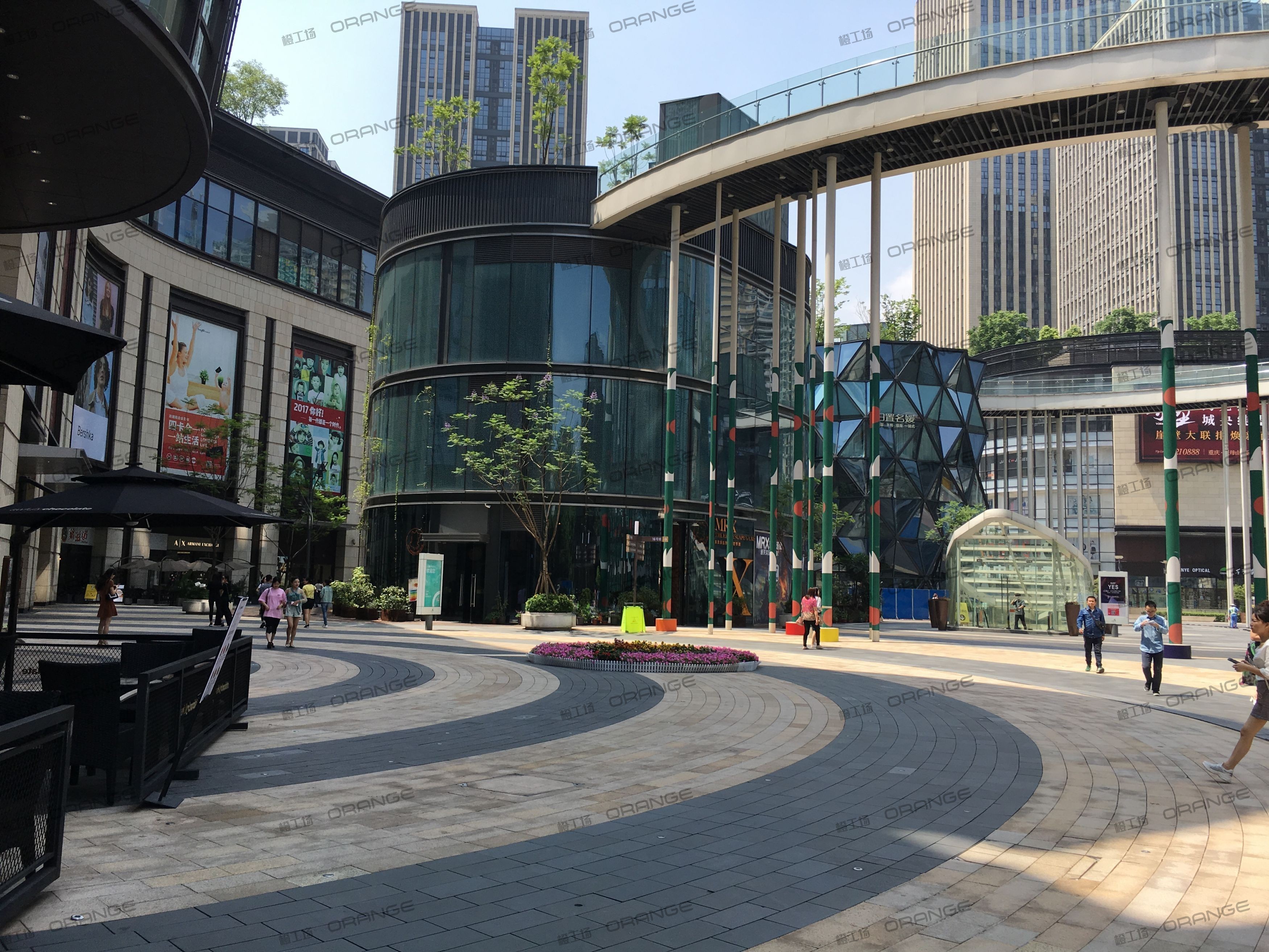 重庆龙湖时代天街C馆-室外东侧2号门门前广场4