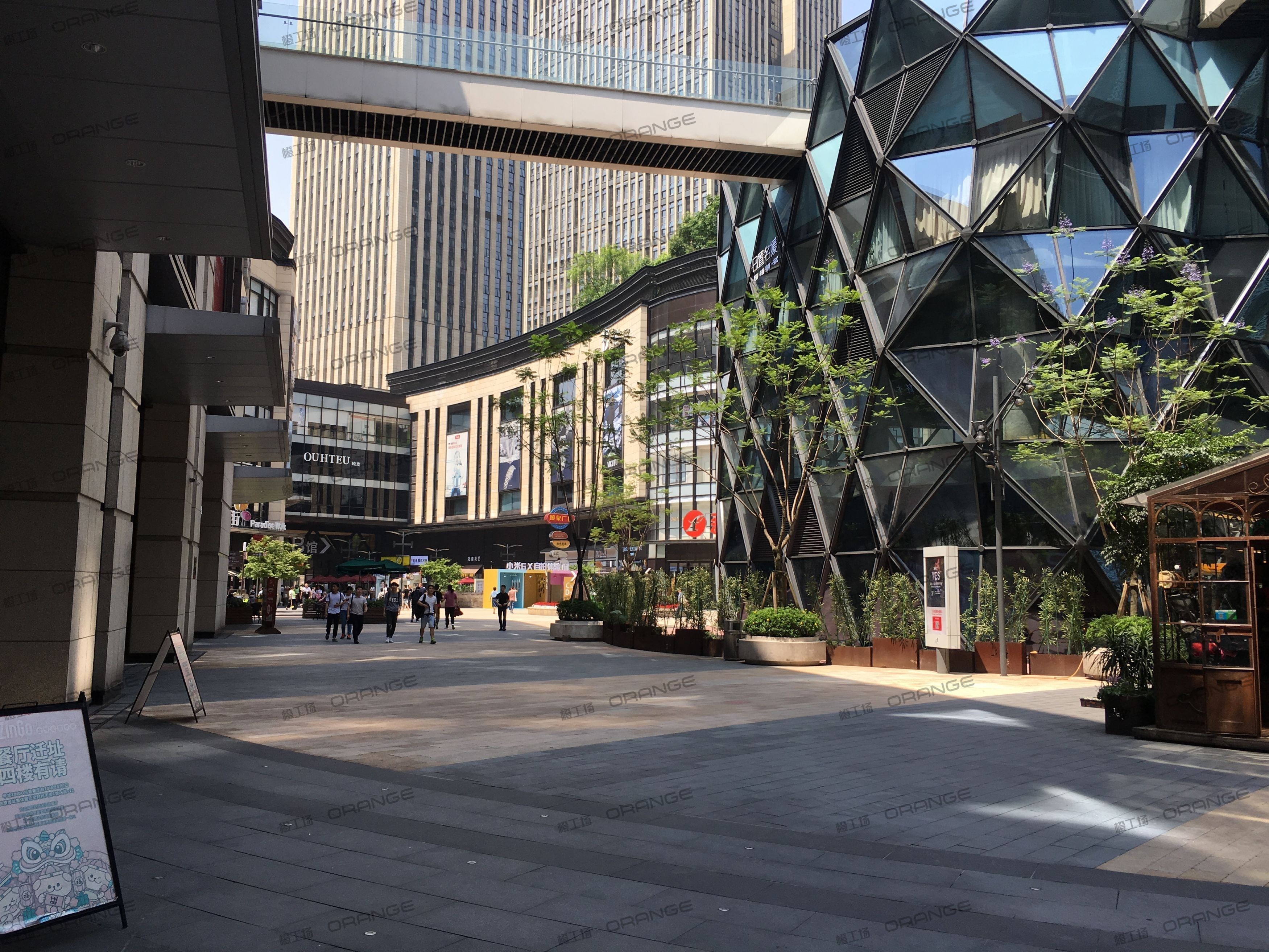 重庆龙湖时代天街C馆-室外东侧1号门门前4
