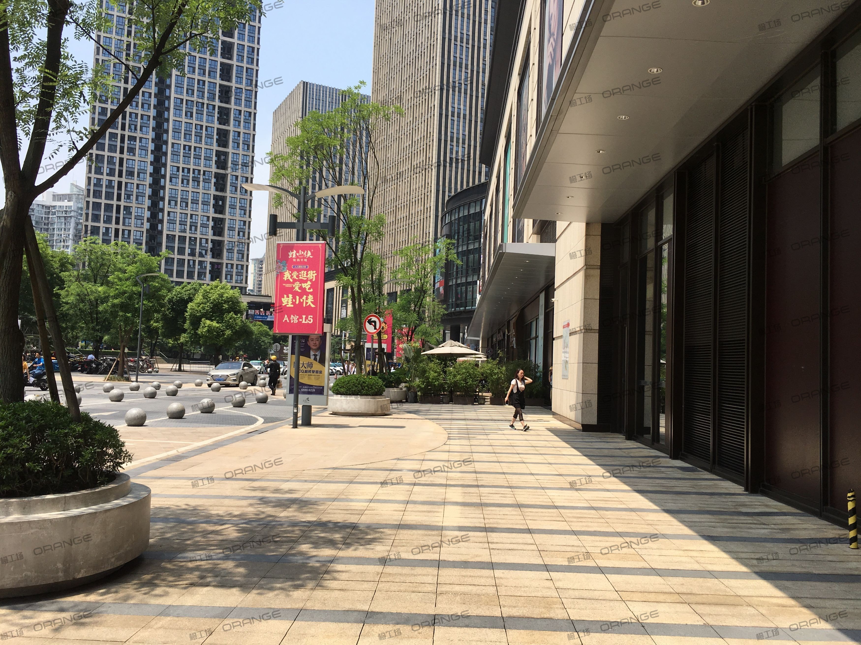 重庆龙湖时代天街C馆-室外西侧4号门北4