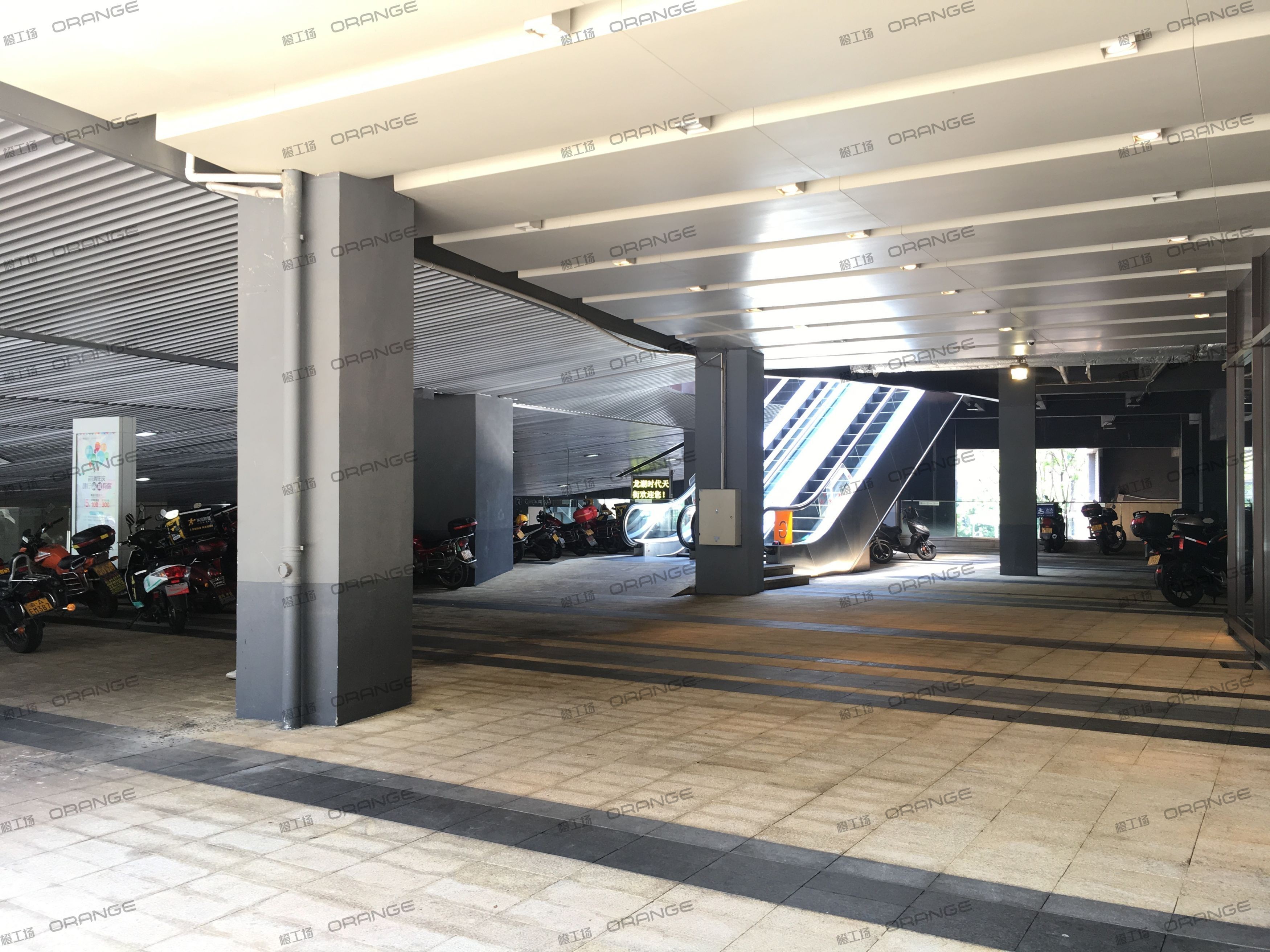 重庆龙湖时代天街C馆-室外西侧14号门前广场西3