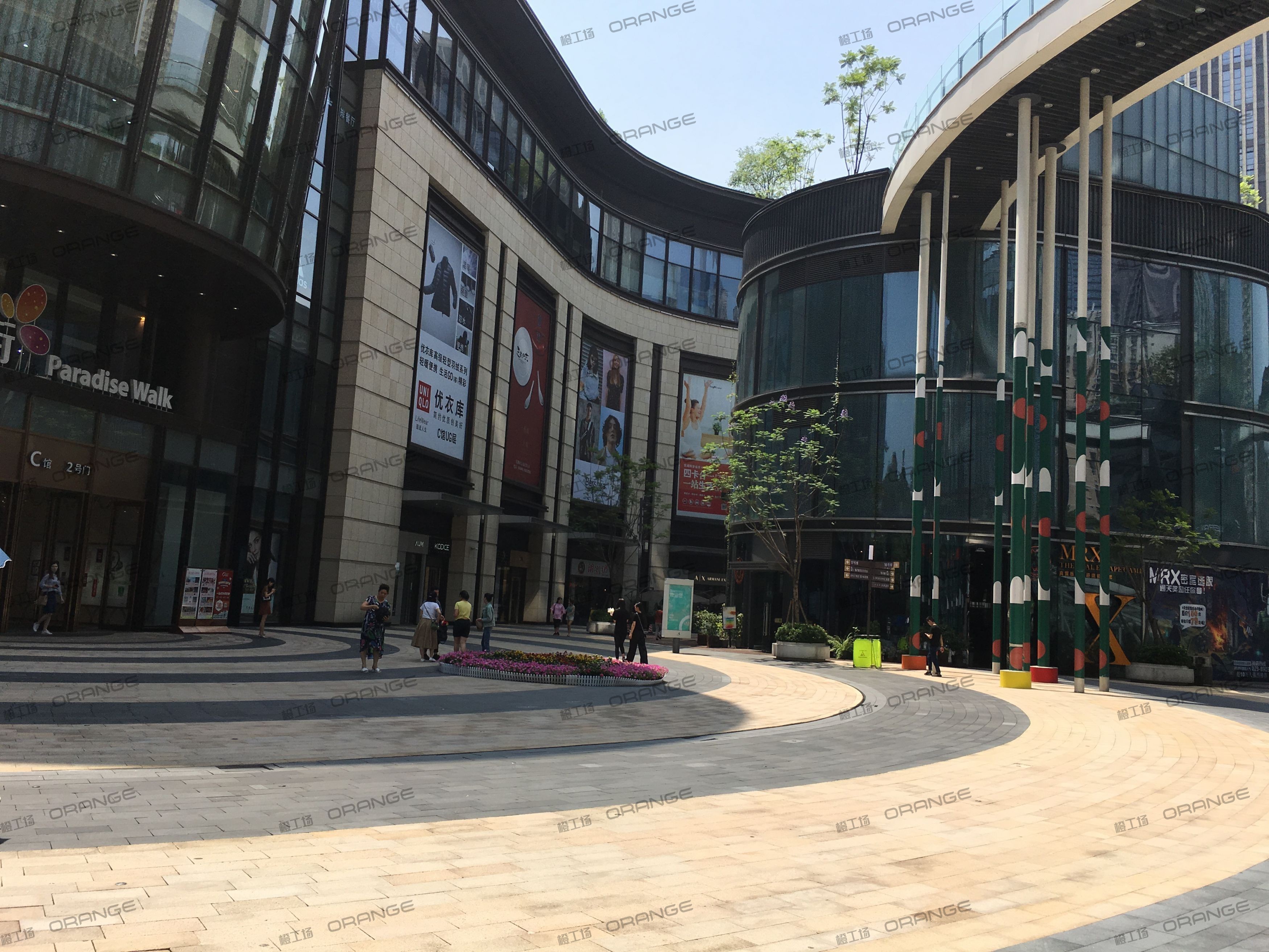 重庆龙湖时代天街C馆-室外东侧2号门门前广场2