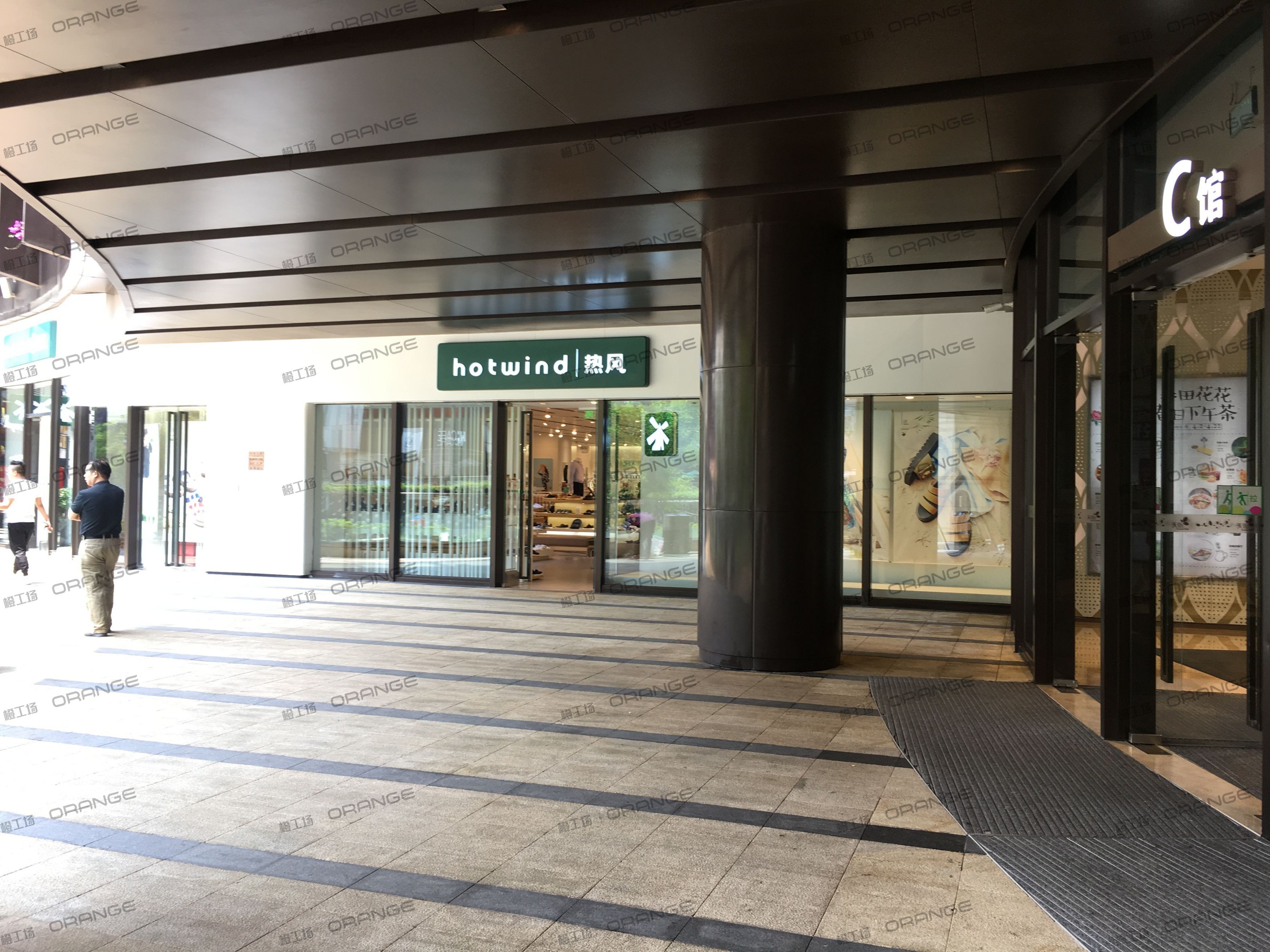 重庆龙湖时代天街C馆-室外西侧8号门前广场4
