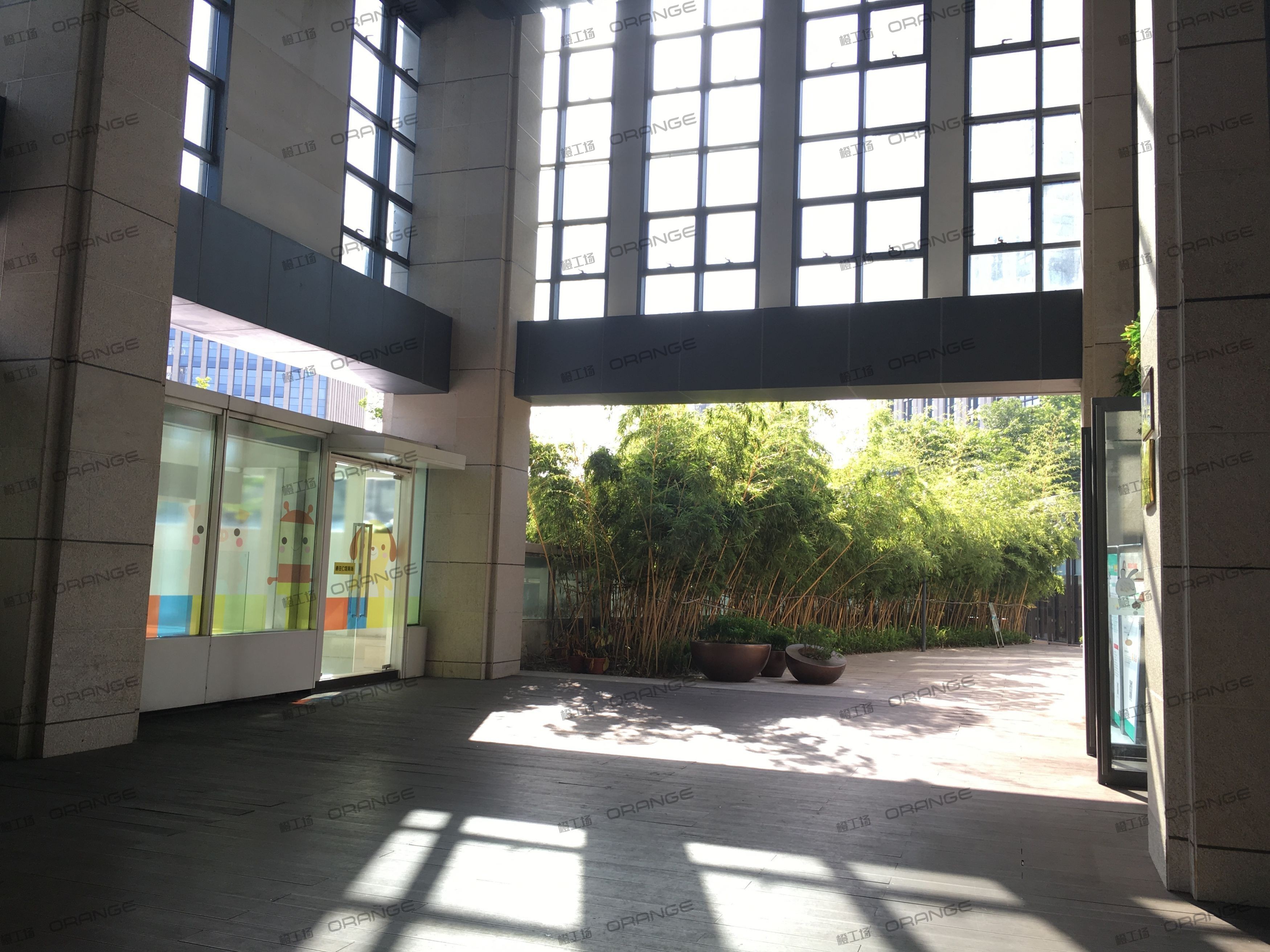 重庆龙湖时代天街C馆-室外四层南侧直梯北4