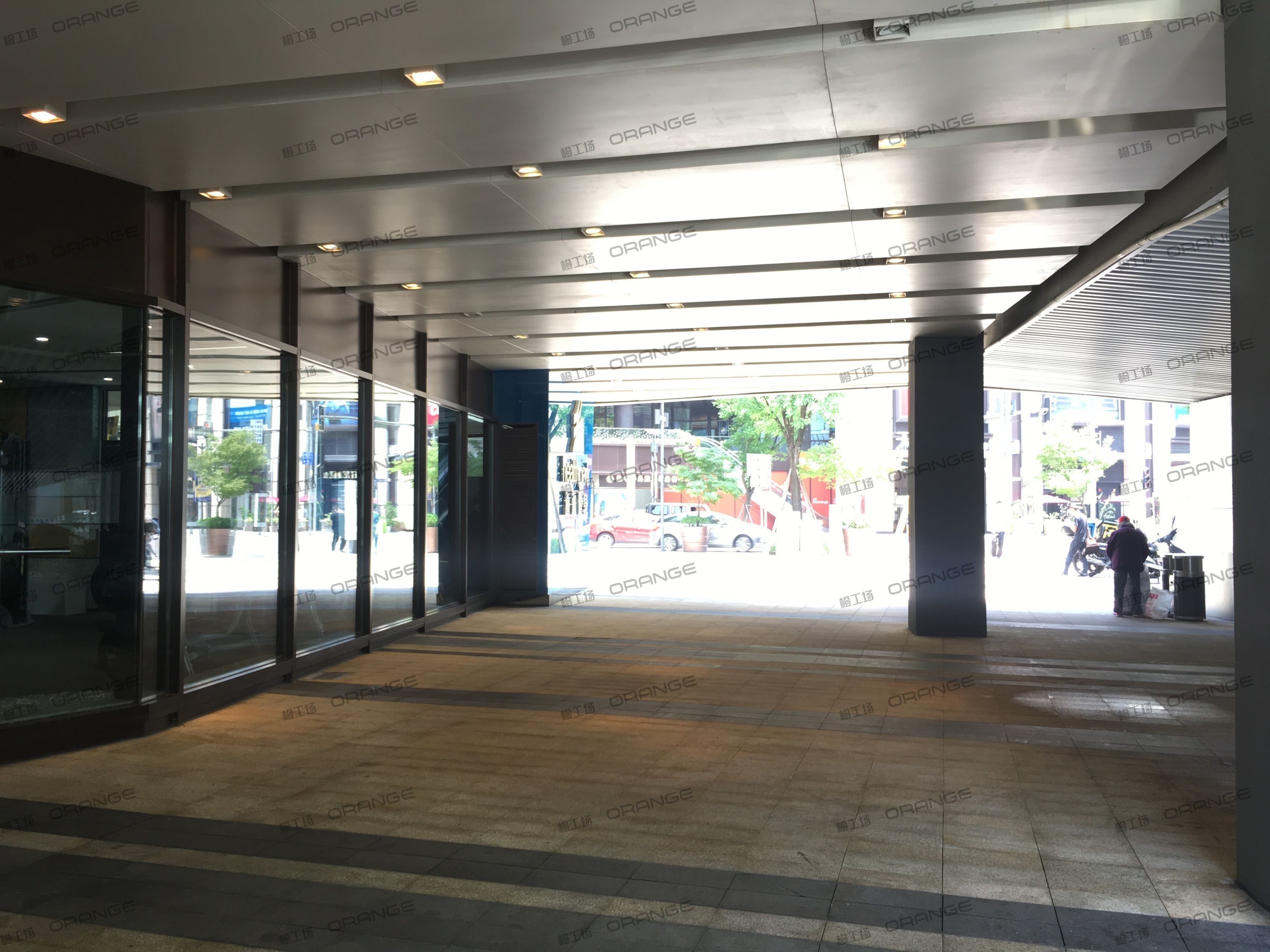 重庆龙湖时代天街C馆-室外西侧14号门前广场西4