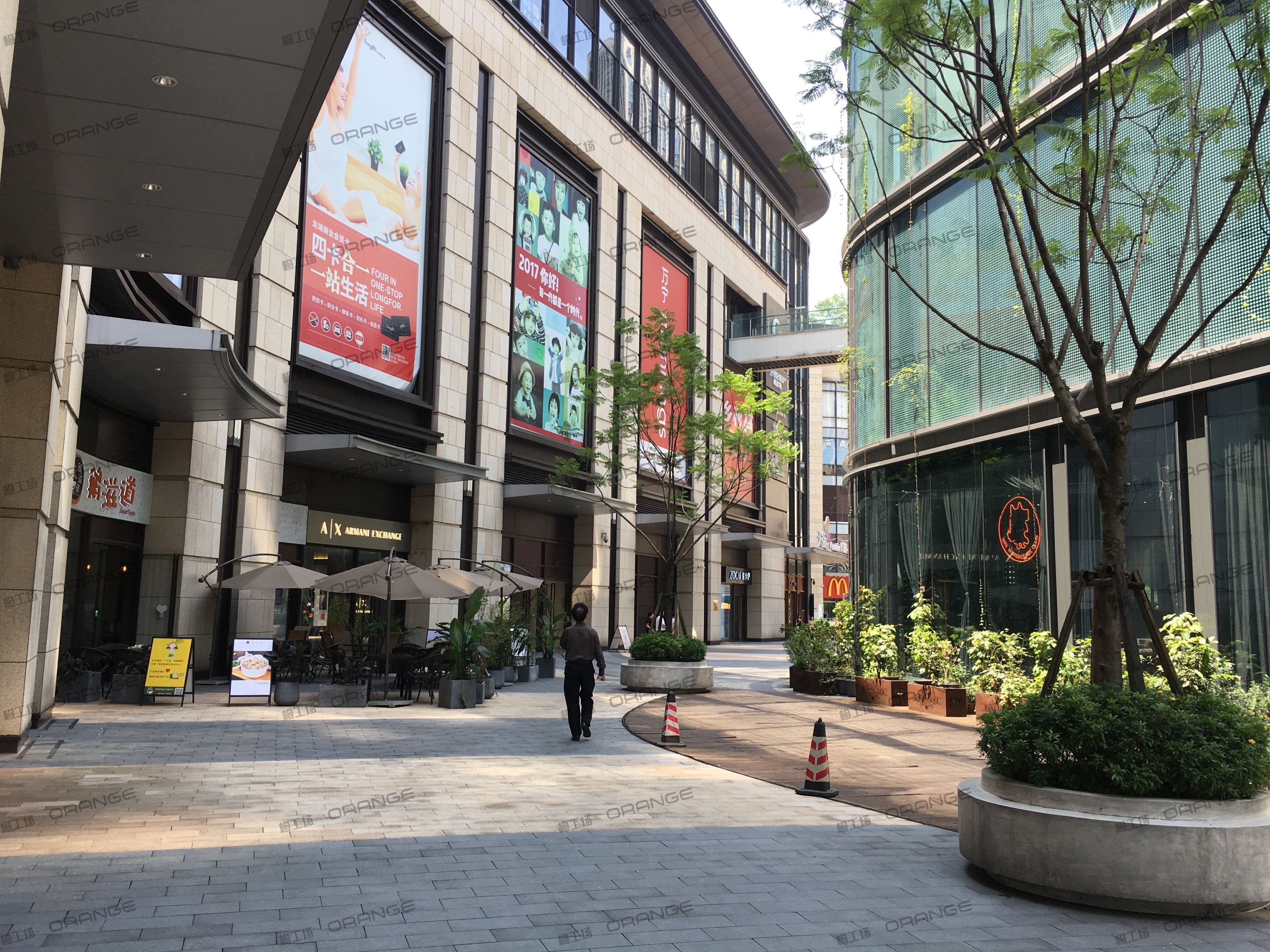 重庆龙湖时代天街C馆-室外东侧2号门北4