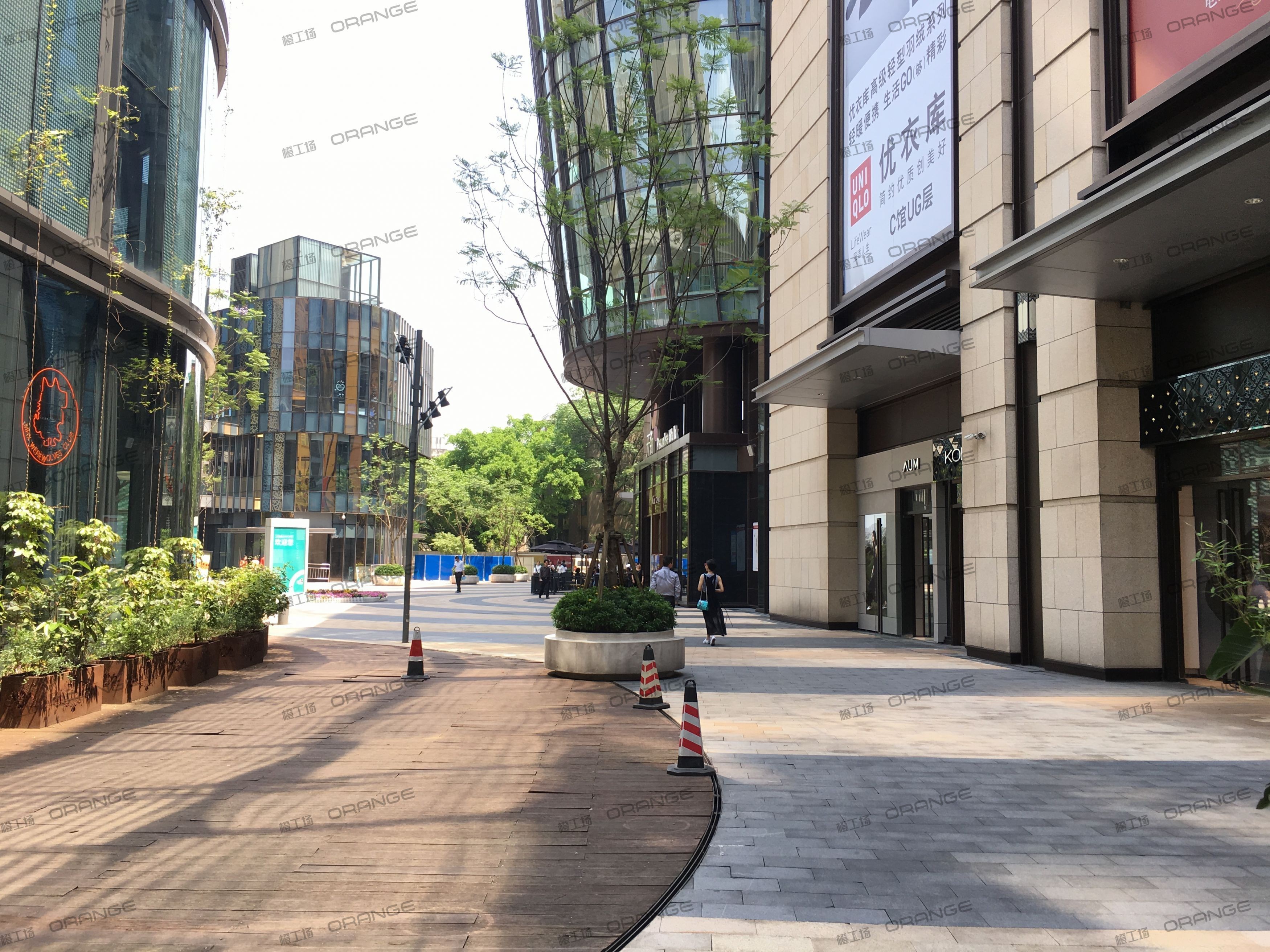 重庆龙湖时代天街C馆-室外东侧2号门北3