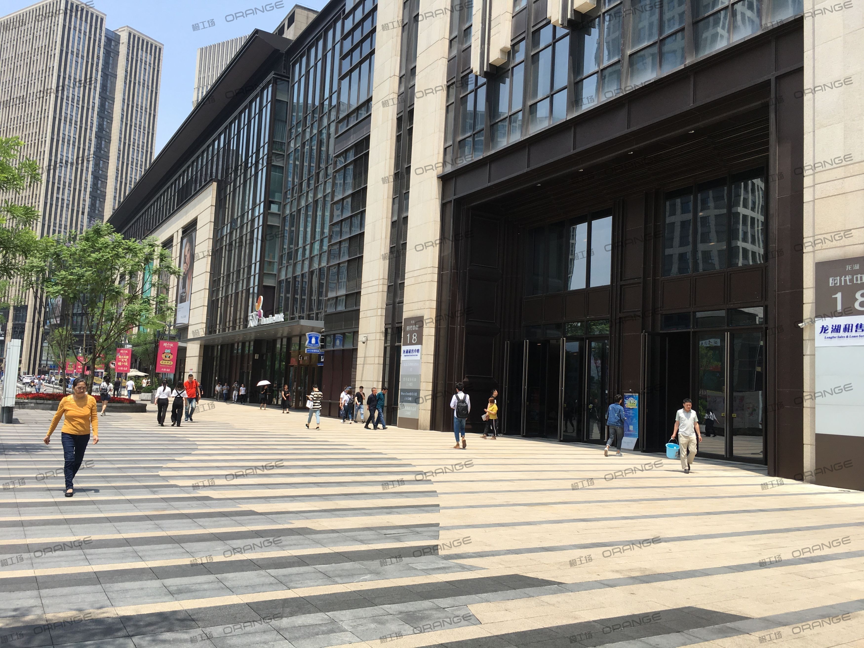 重庆龙湖时代天街C馆-室外西侧18号楼门前4