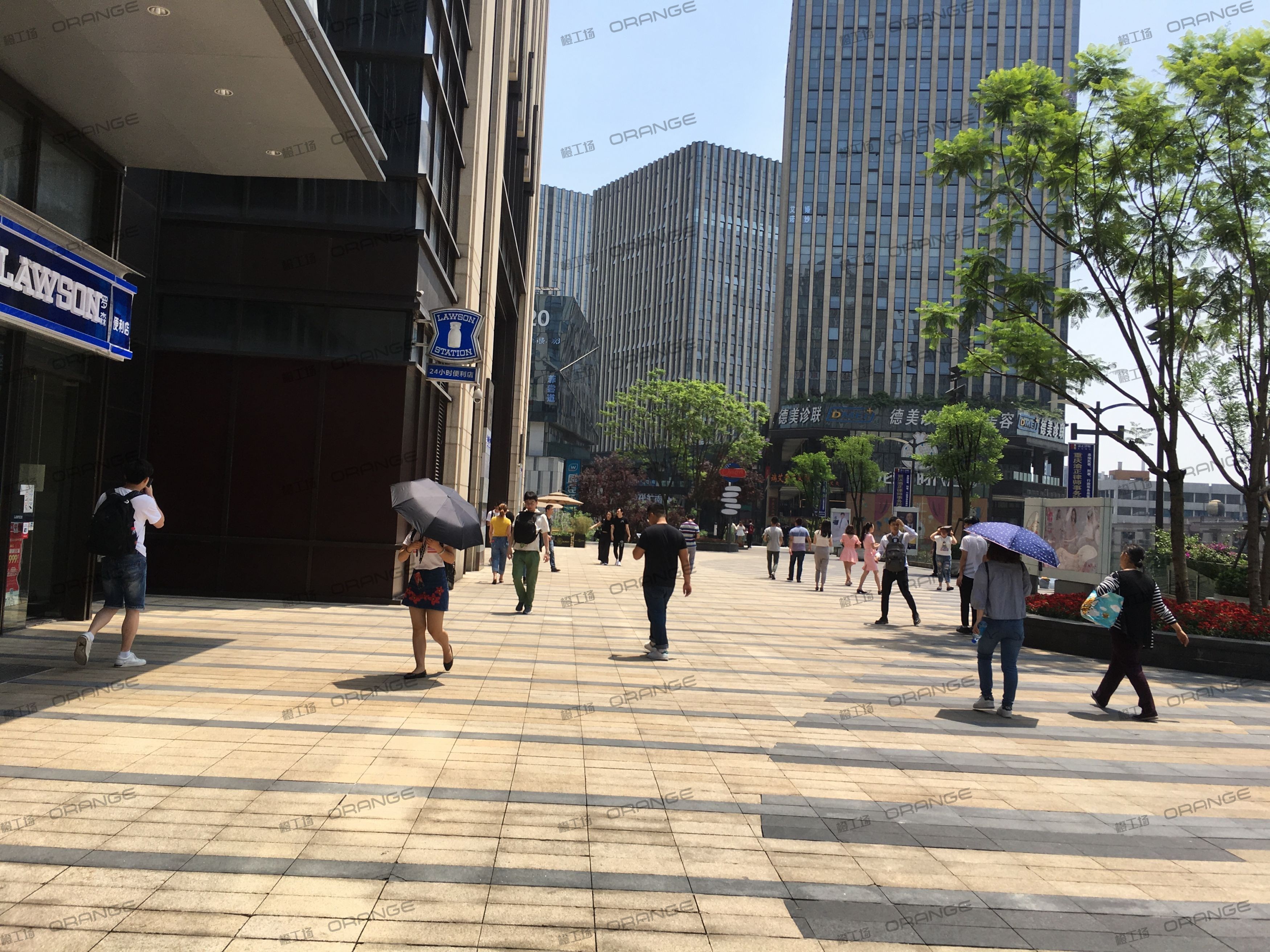 重庆龙湖时代天街C馆-室外西侧4号门门前3