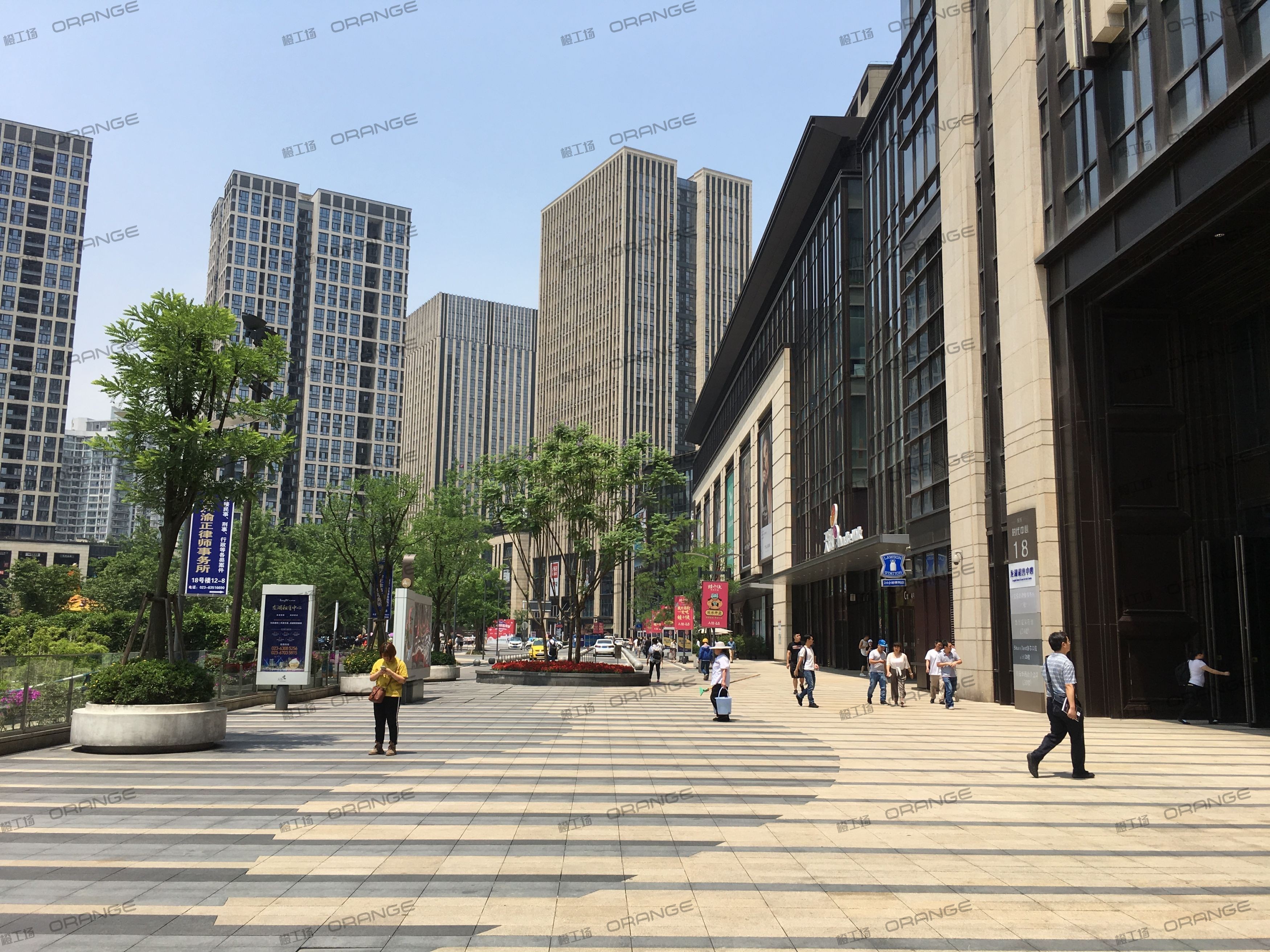 重庆龙湖时代天街C馆-室外西侧18号楼门前3