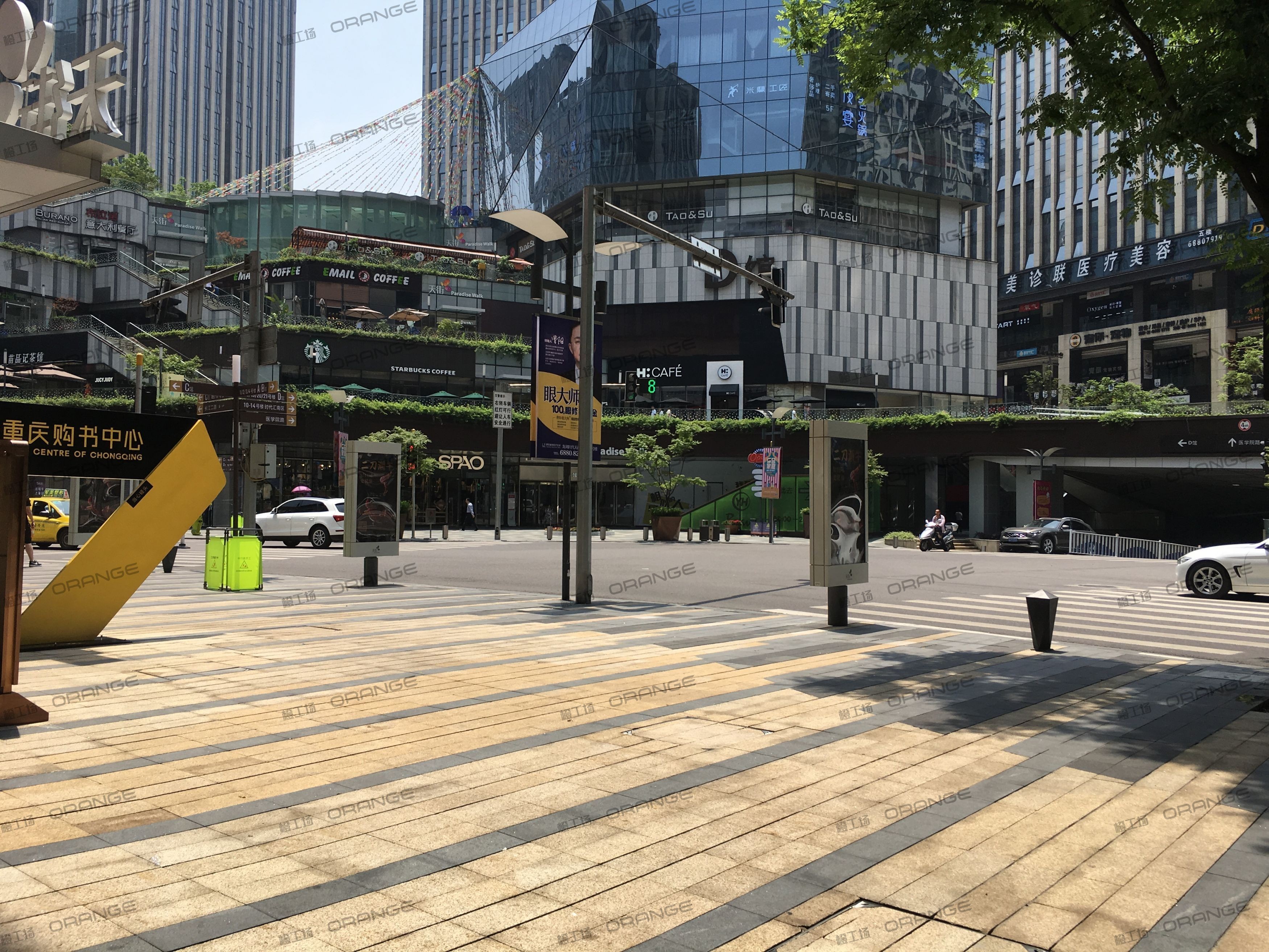 重庆龙湖时代天街C馆-室外西侧13号门前广场3