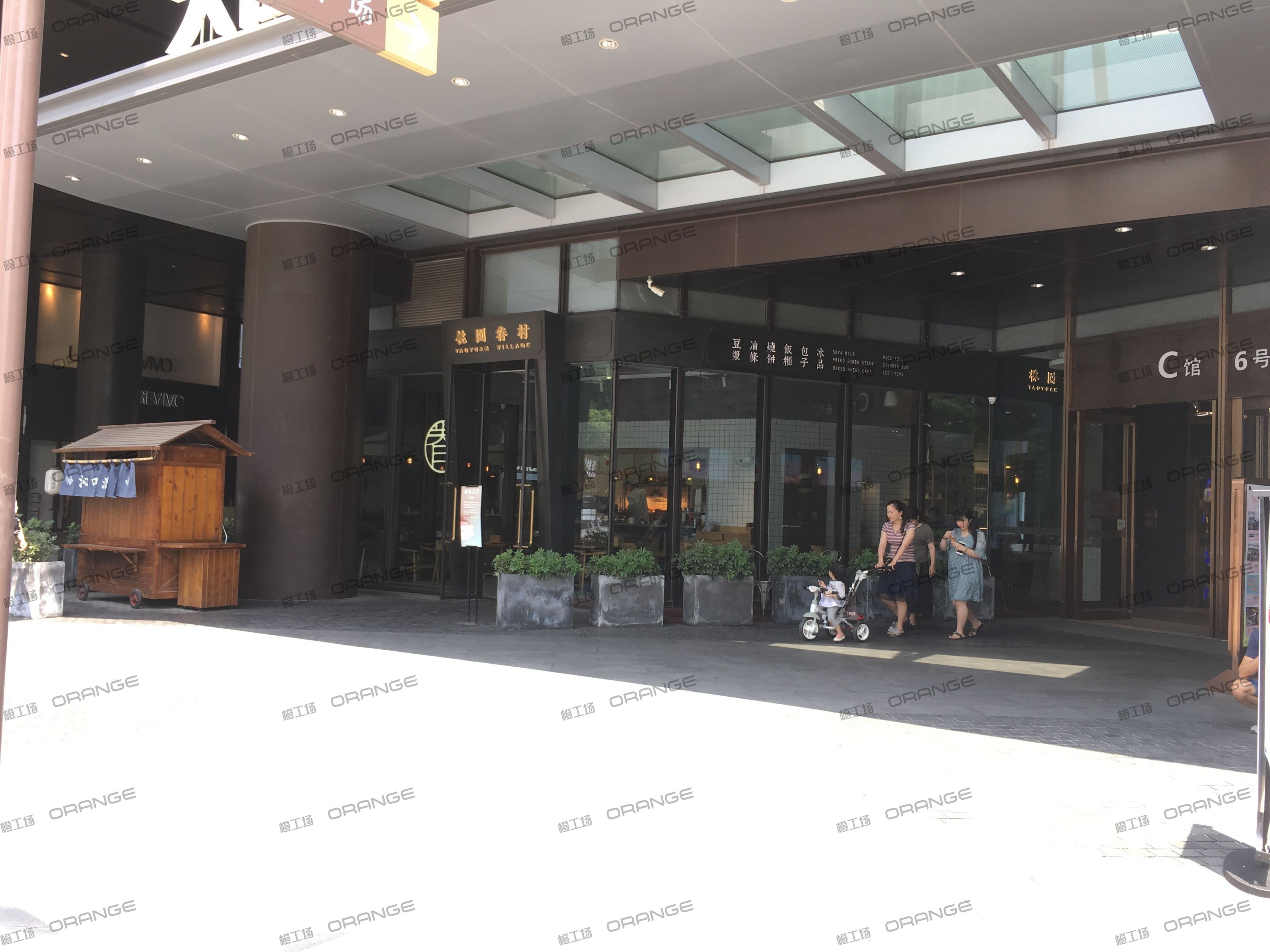 重庆龙湖时代天街C馆-室外西侧6号门门前1