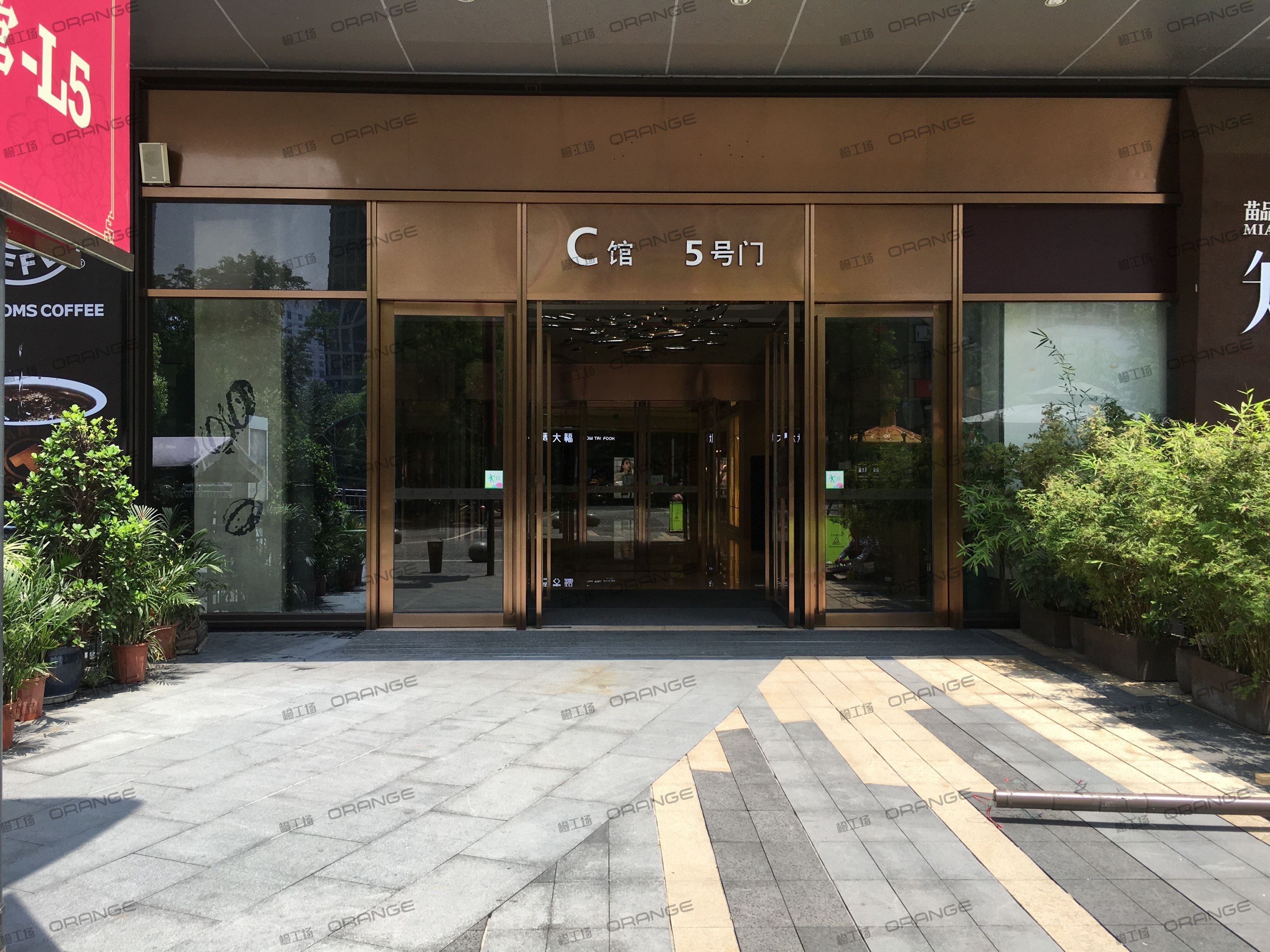 重庆龙湖时代天街C馆-室外西侧5号门门前3