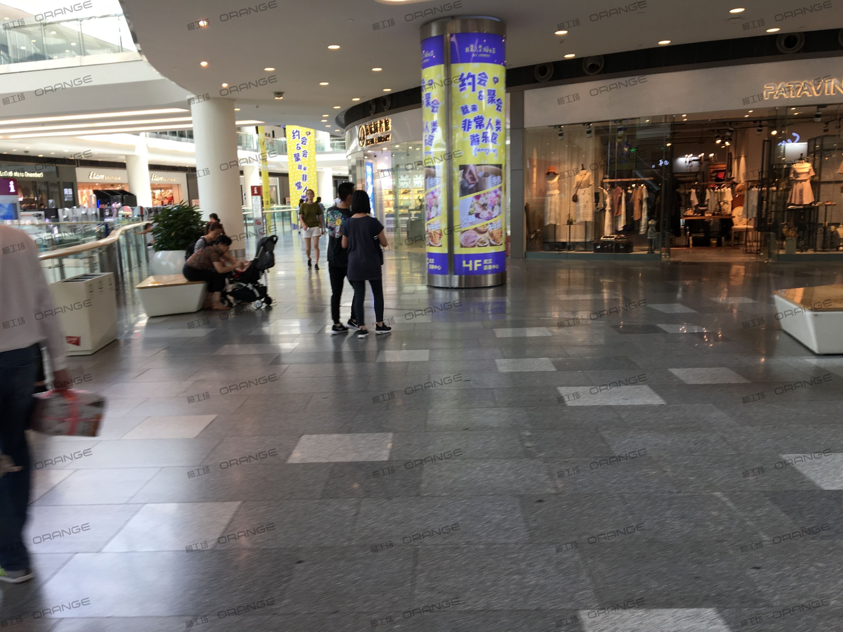 武汉荟聚购物中心-室内二层南侧环廊南1