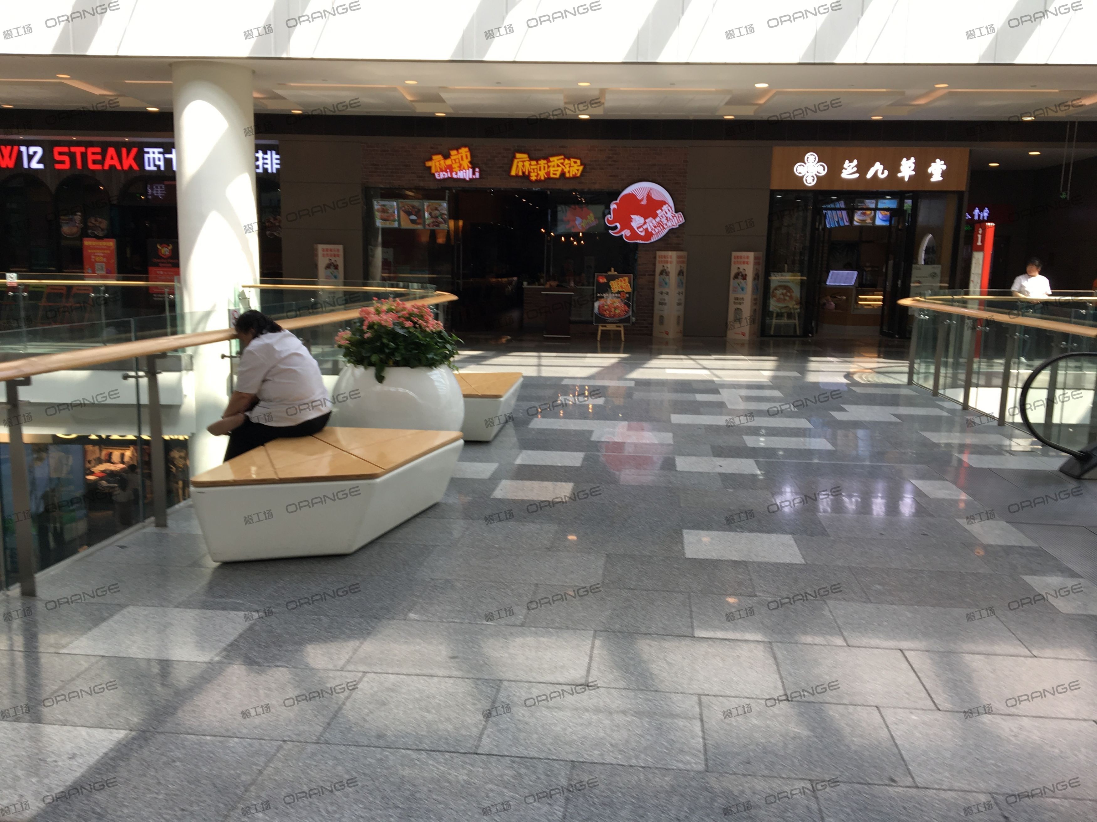 武汉荟聚购物中心-室内三层东南侧环廊东1
