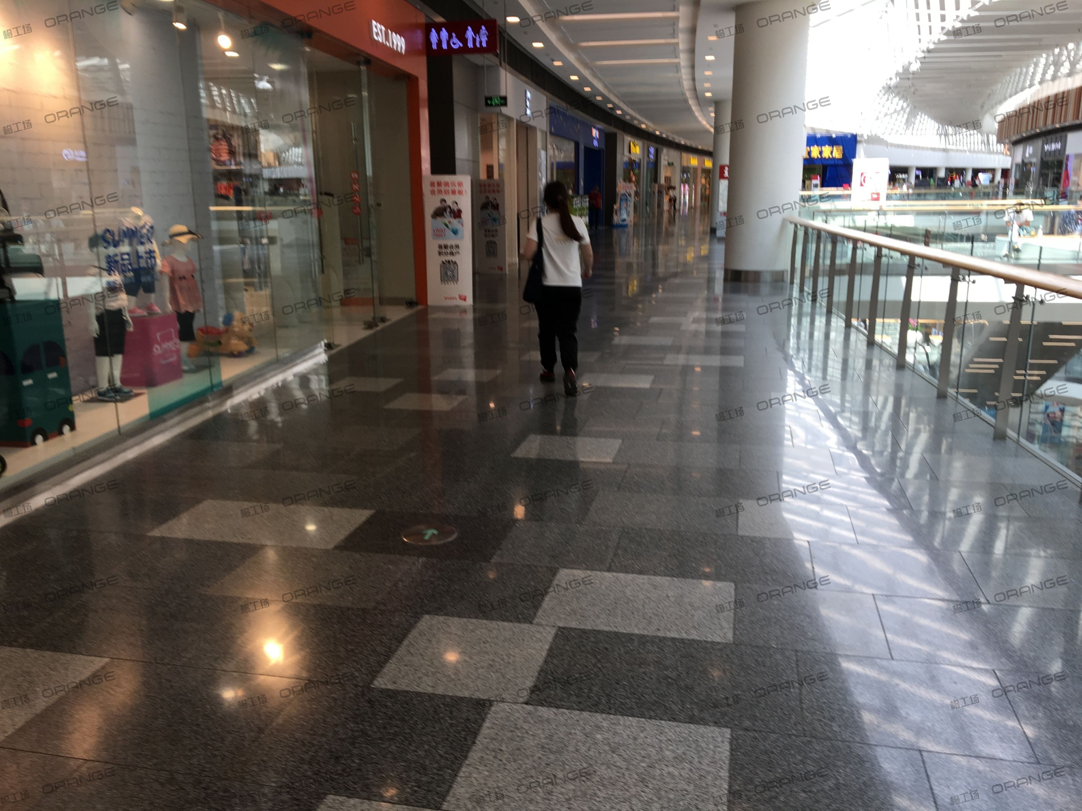 武汉荟聚购物中心-室内三层西北侧环廊北三1