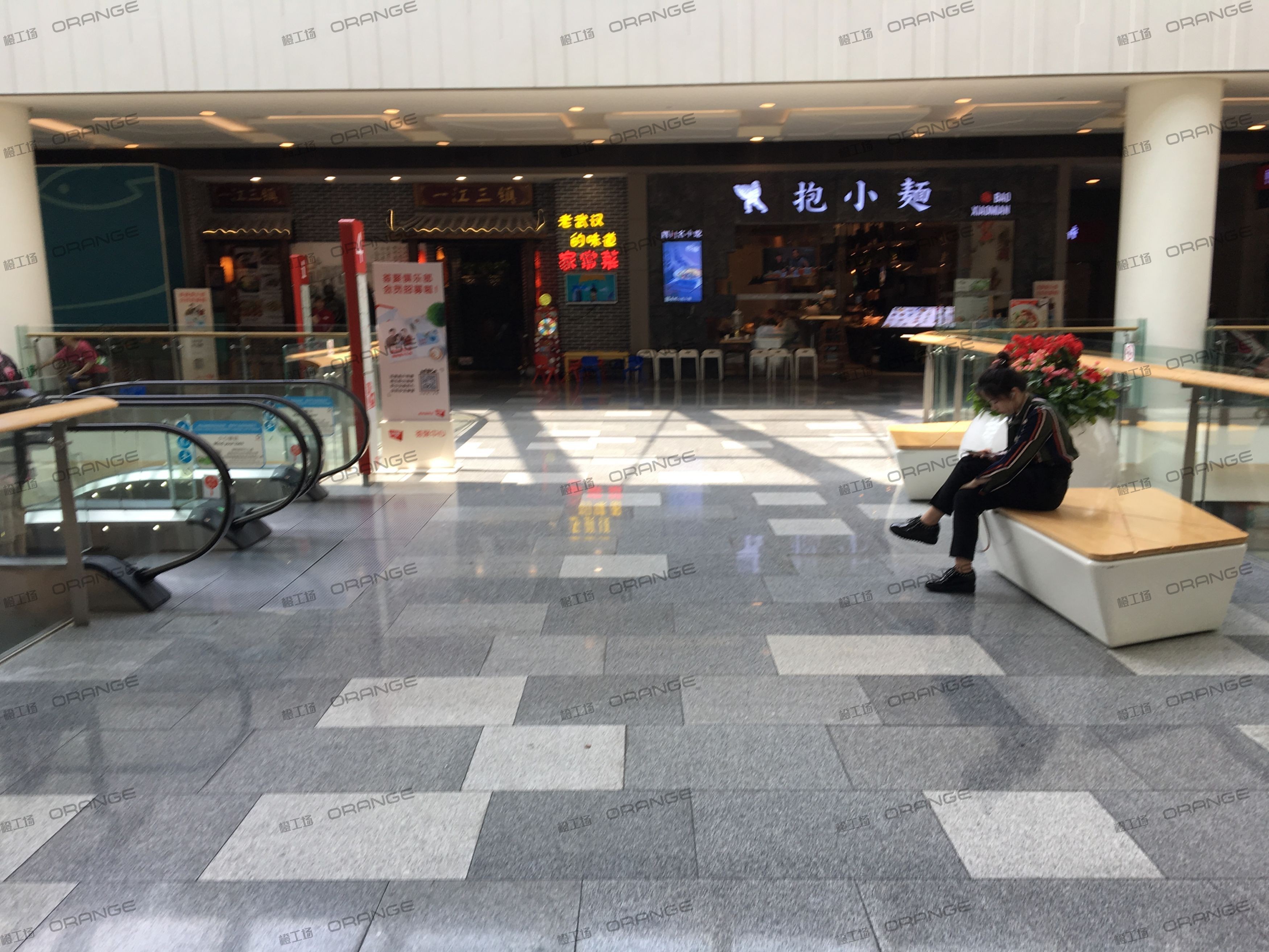 武汉荟聚购物中心-室内三层东北侧环廊西1