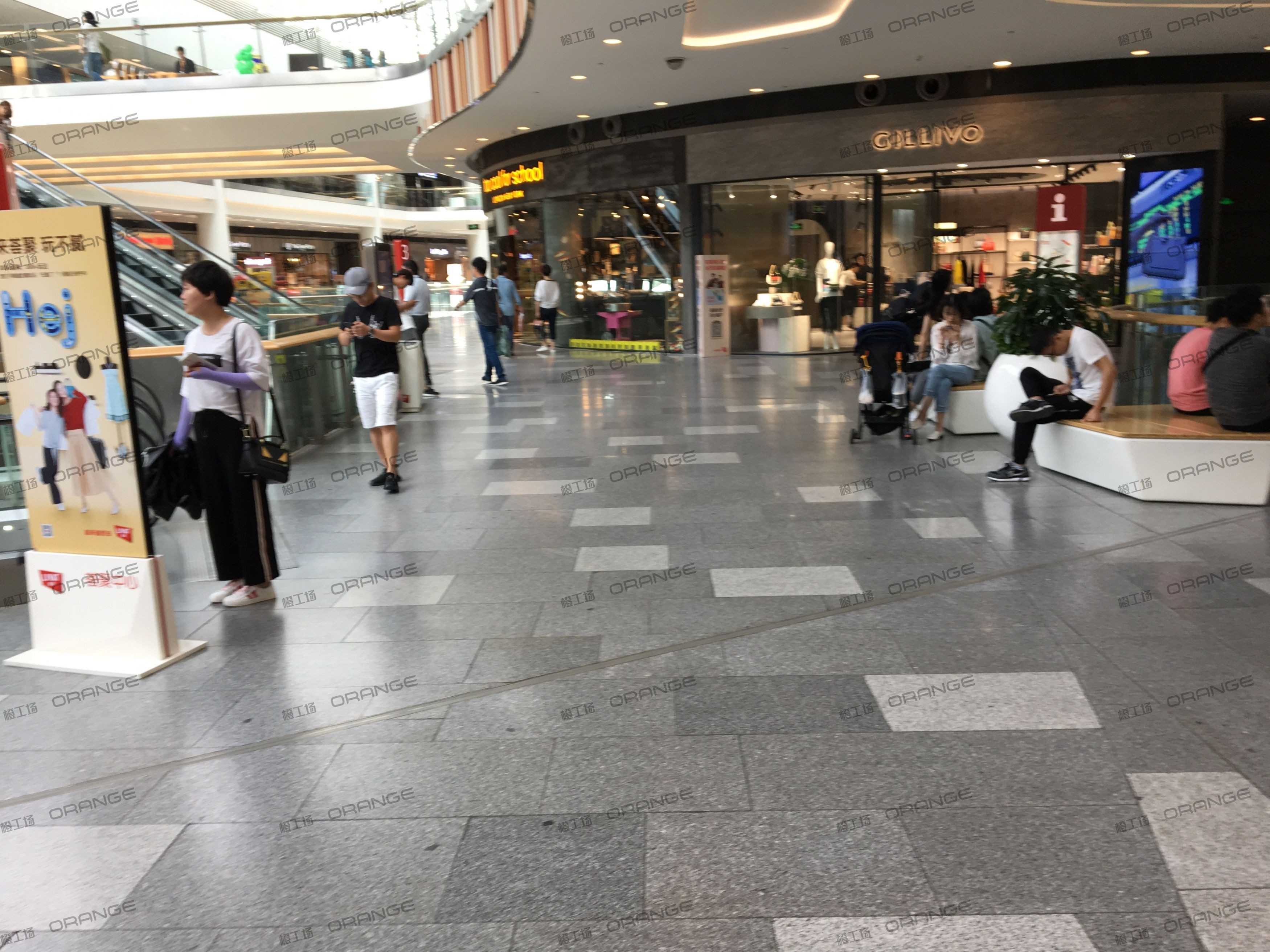 武汉荟聚购物中心-室内二层北侧环廊北2