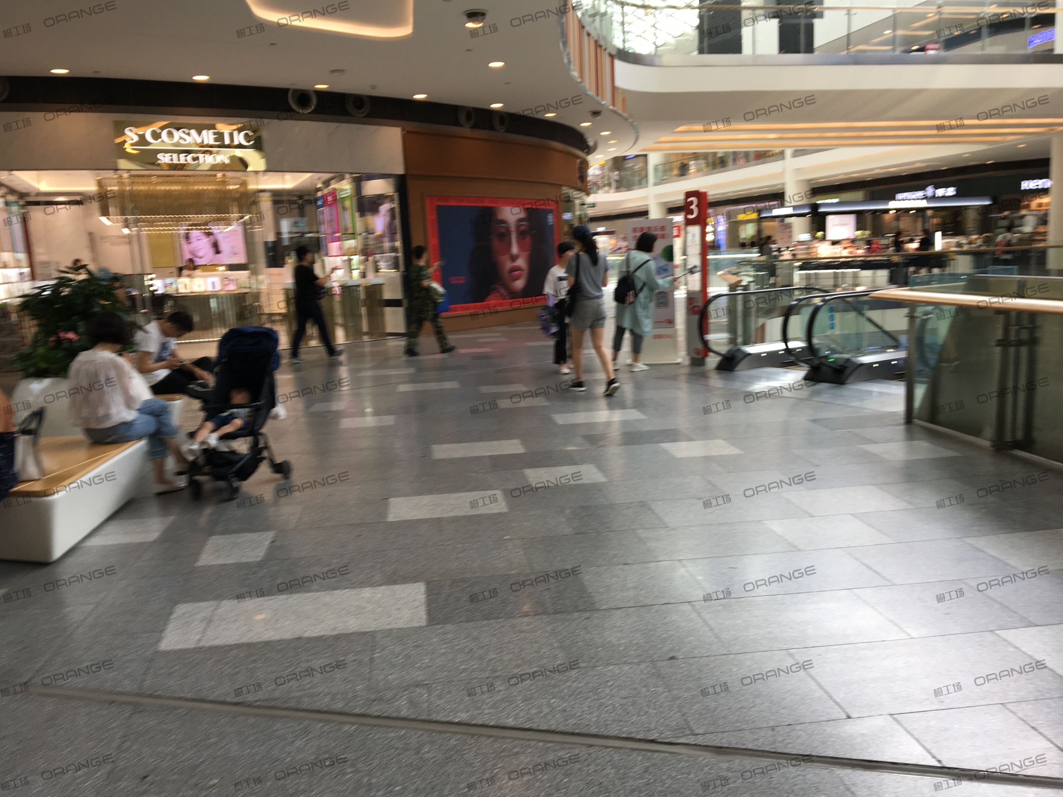 武汉荟聚购物中心-室内二层北侧环廊北1