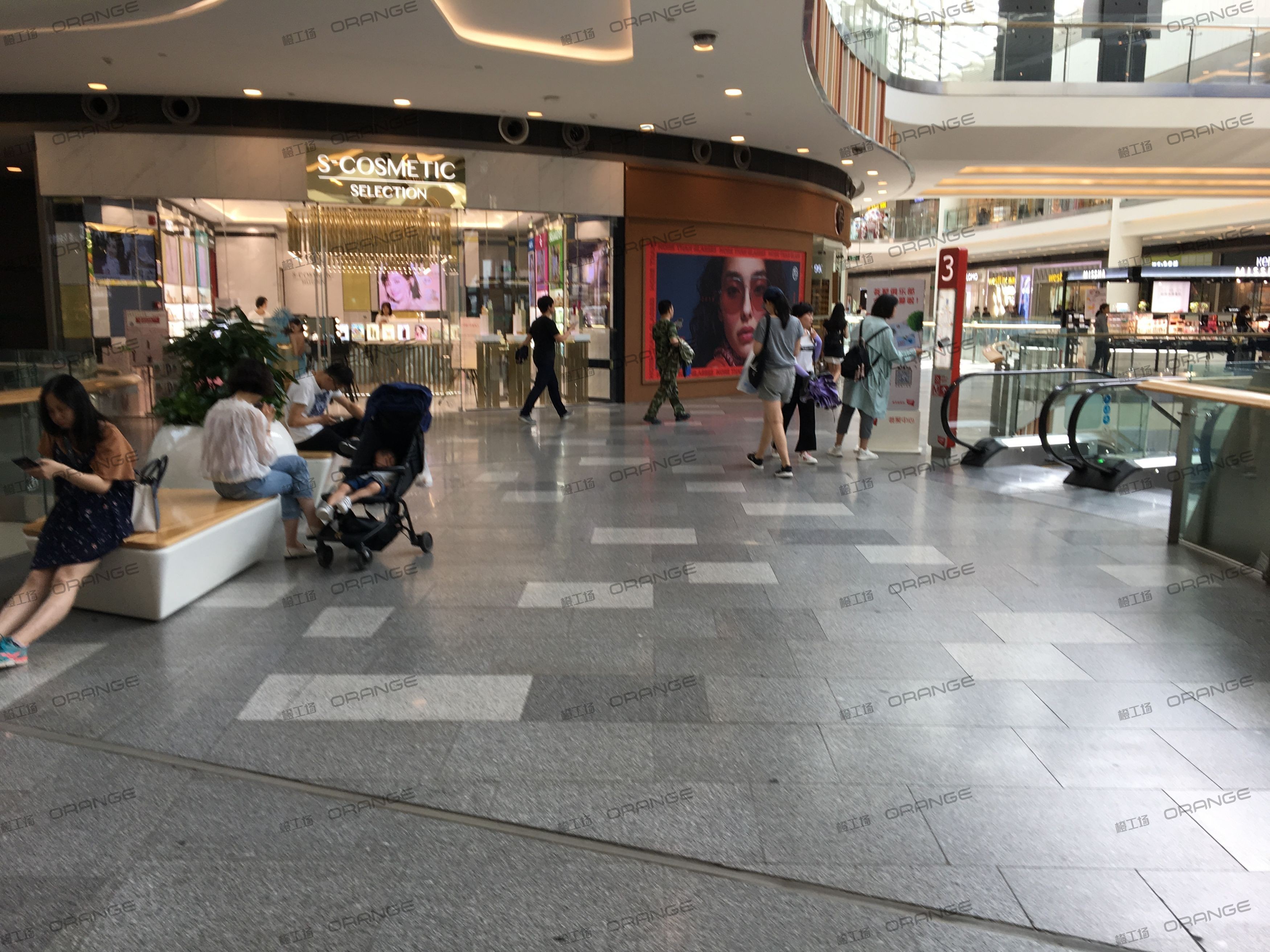 武汉荟聚购物中心-室内二层北侧环廊北3