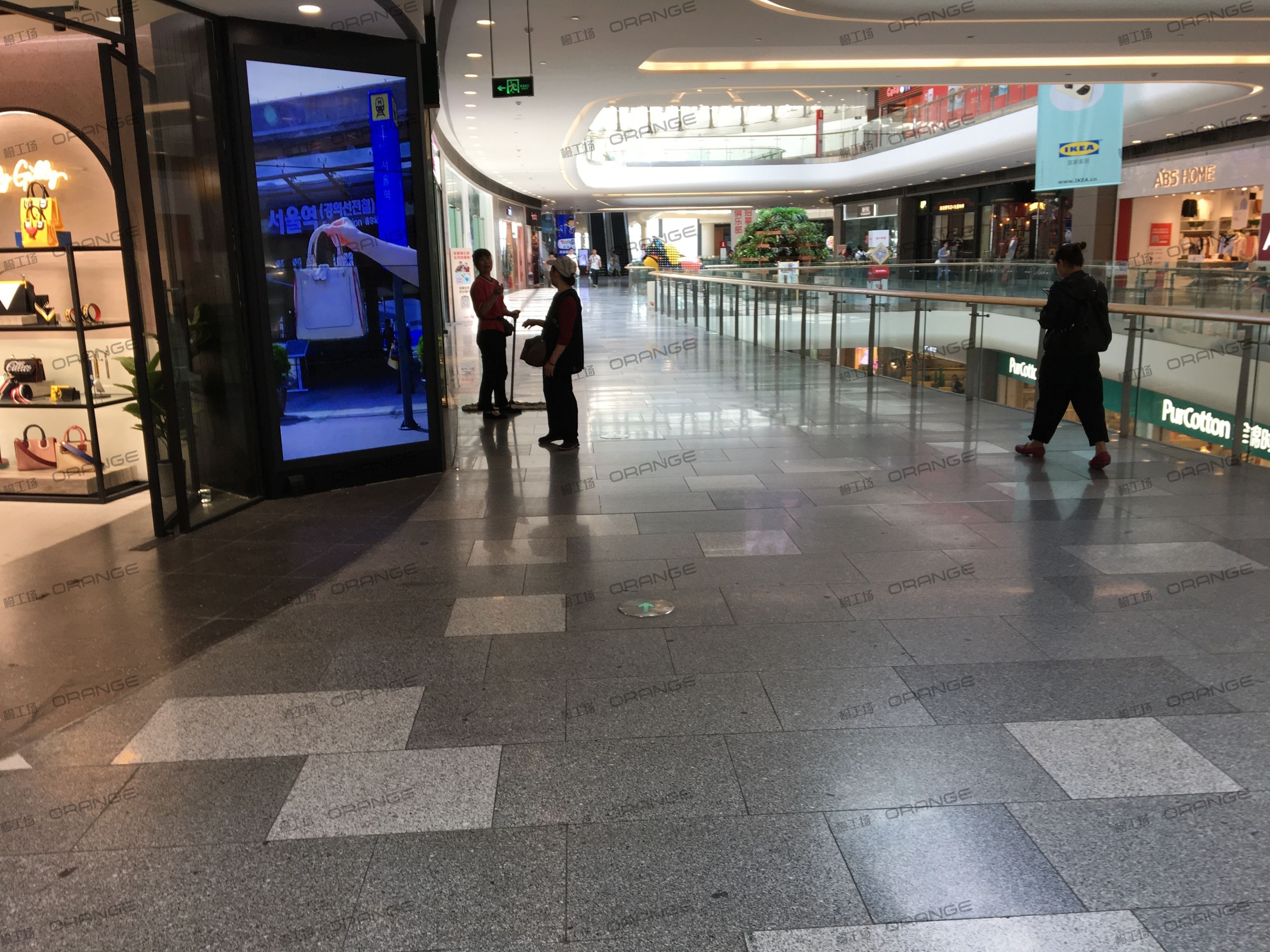 武汉荟聚购物中心-室内二层北侧环廊东一4