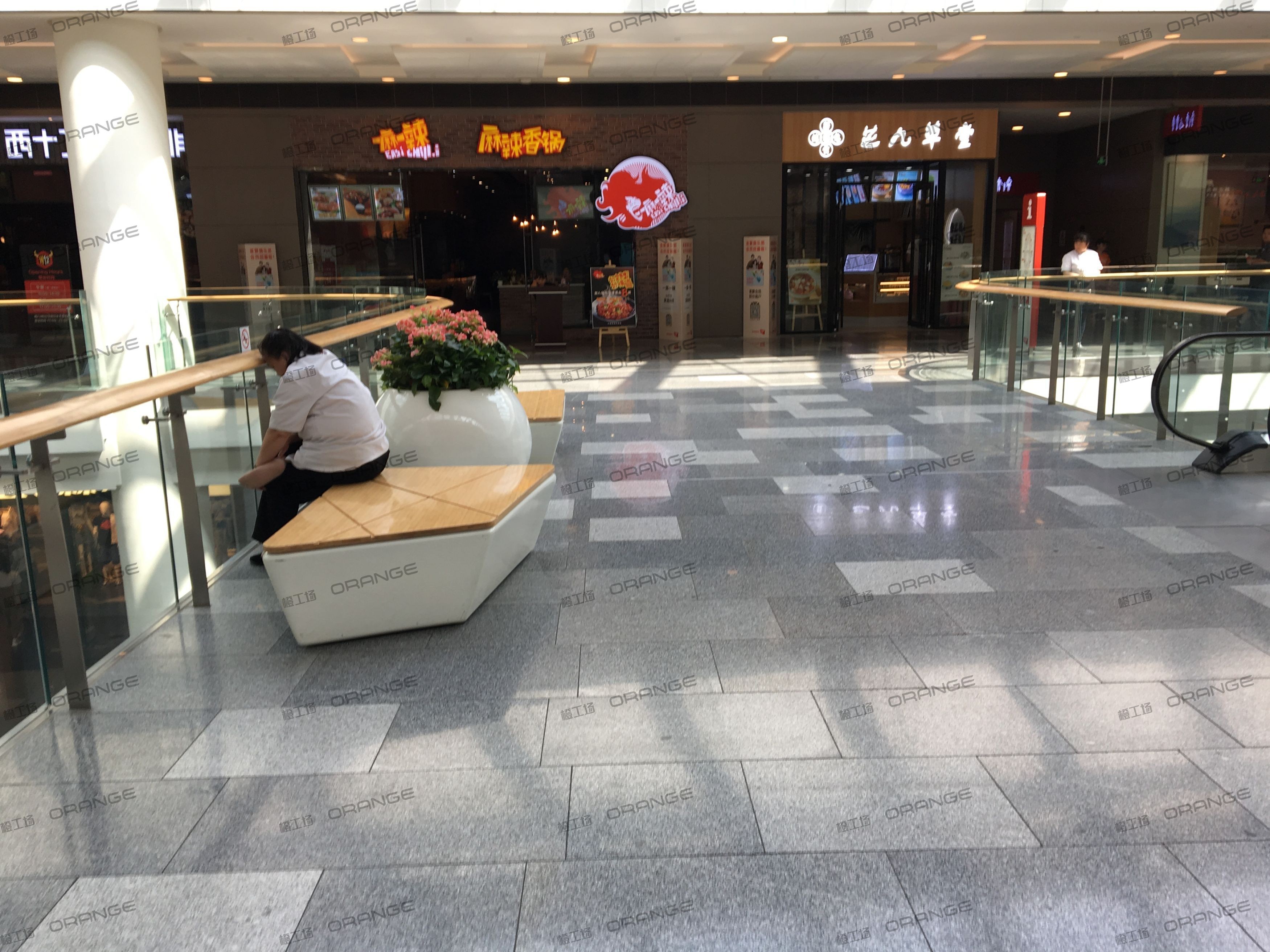武汉荟聚购物中心-室内三层东南侧环廊东4