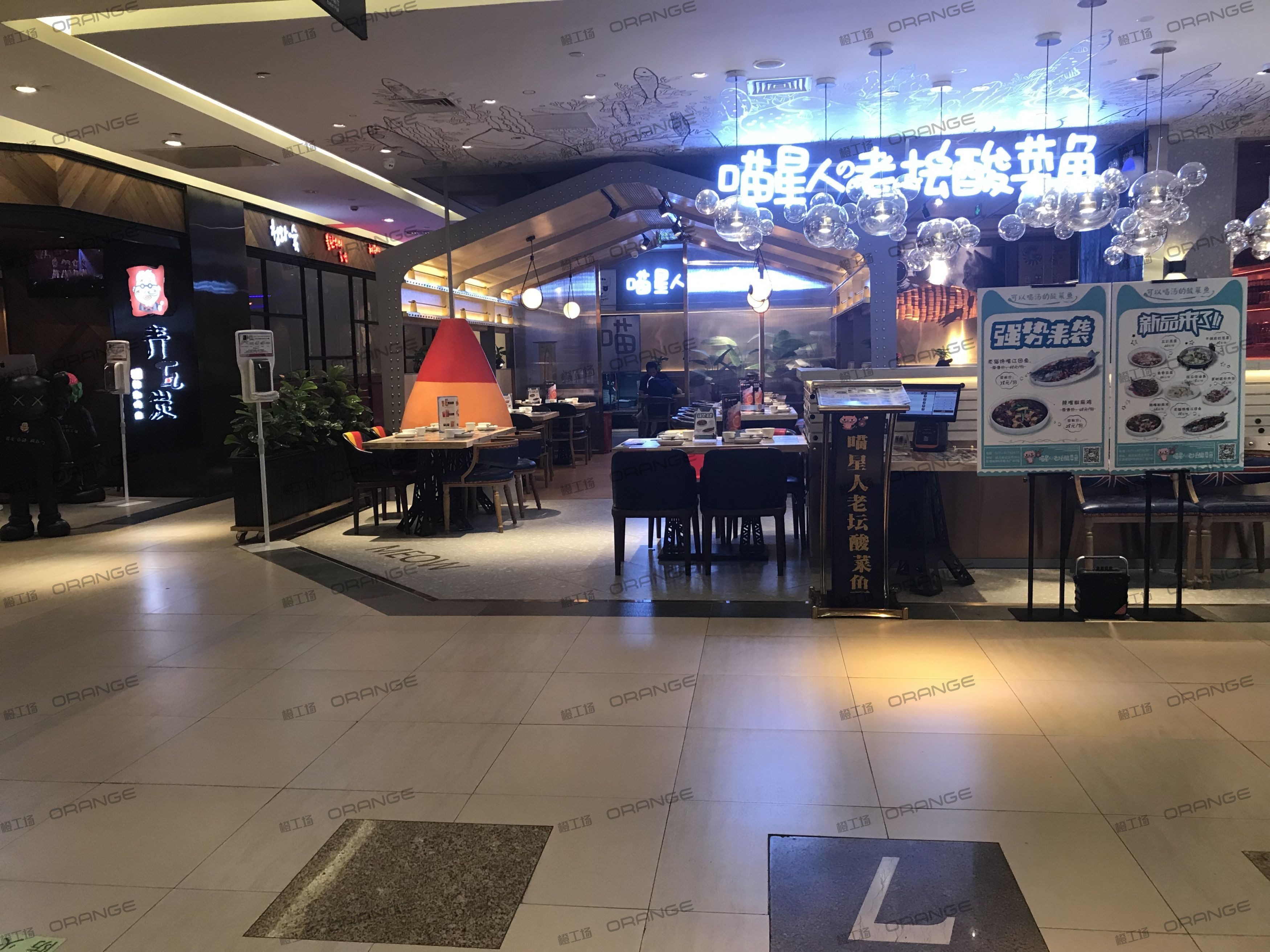 武汉群光广场-室内七层东扶梯南4