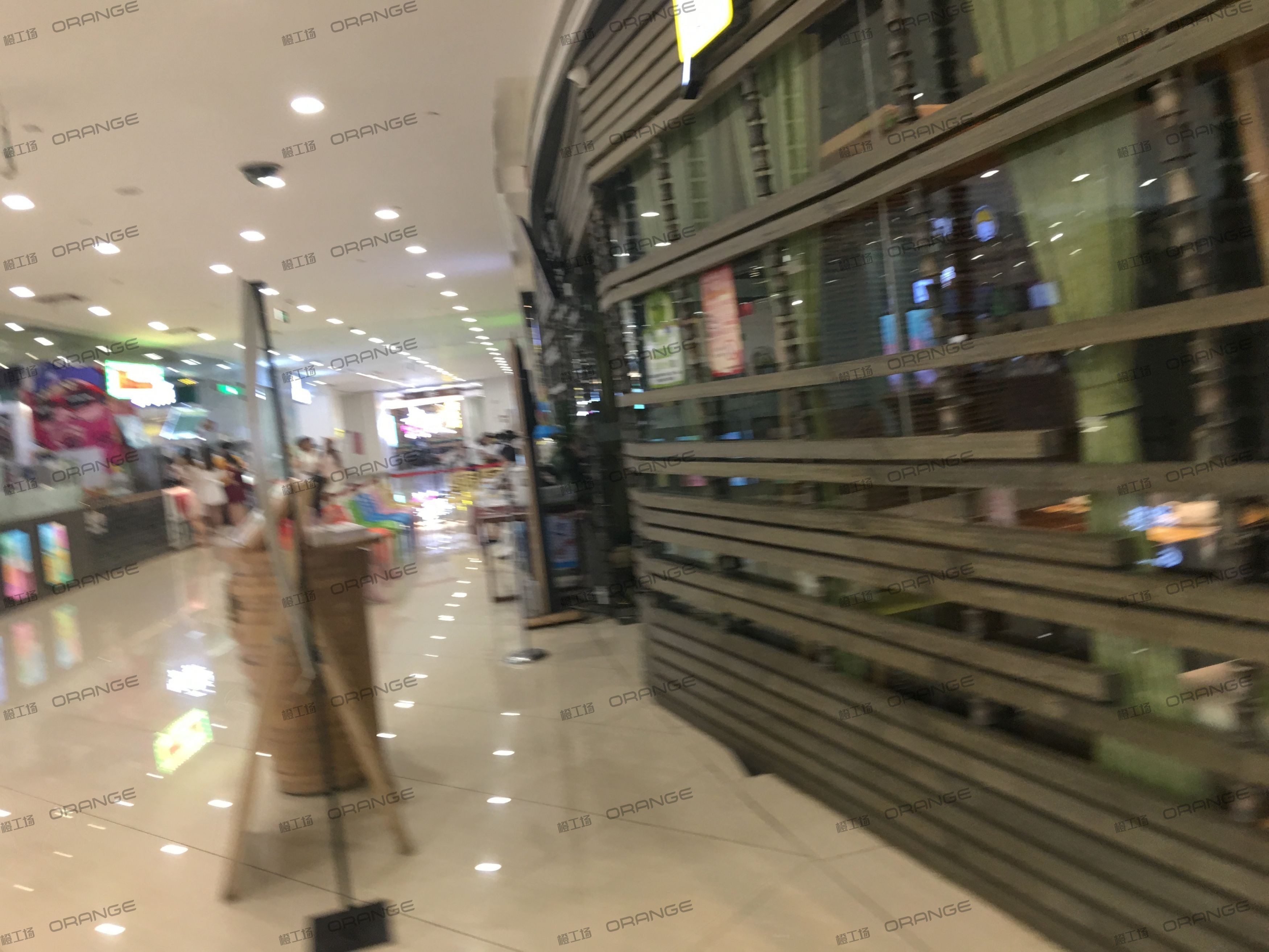 武汉银泰创意城（街道口店）-室内八层中庭环廊南2