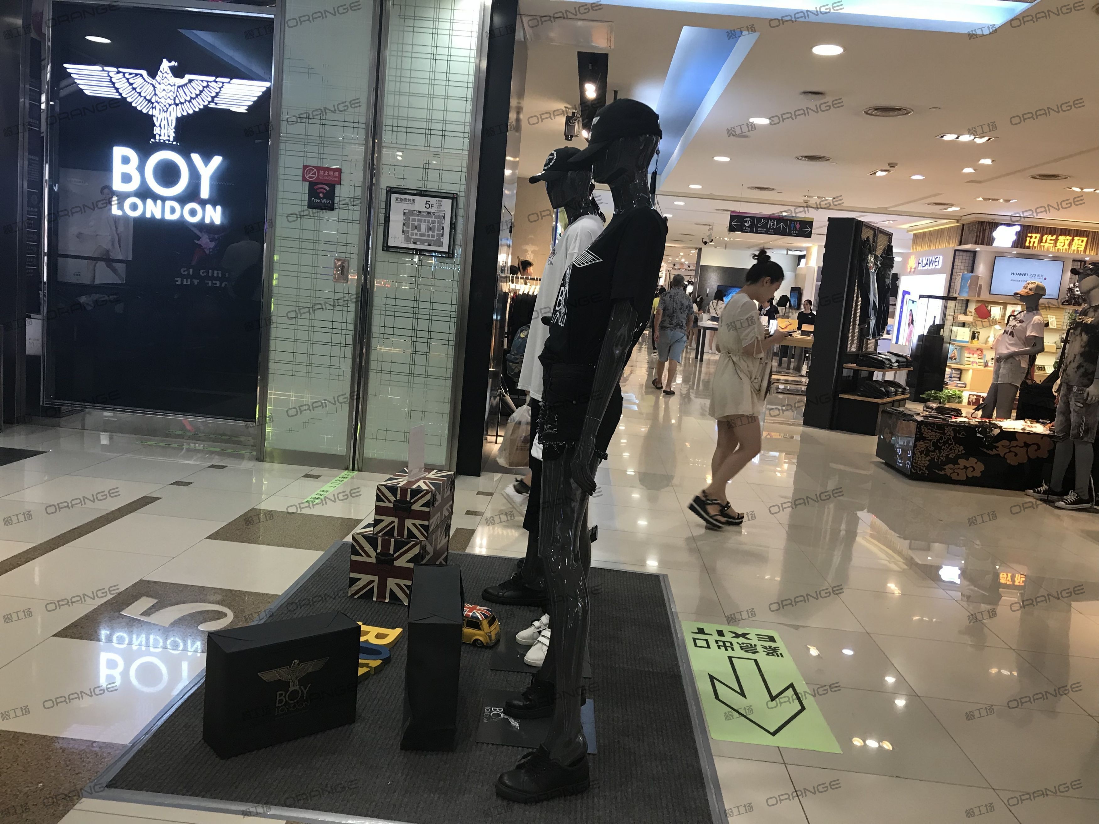 武汉群光广场-室内五层西扶梯北2
