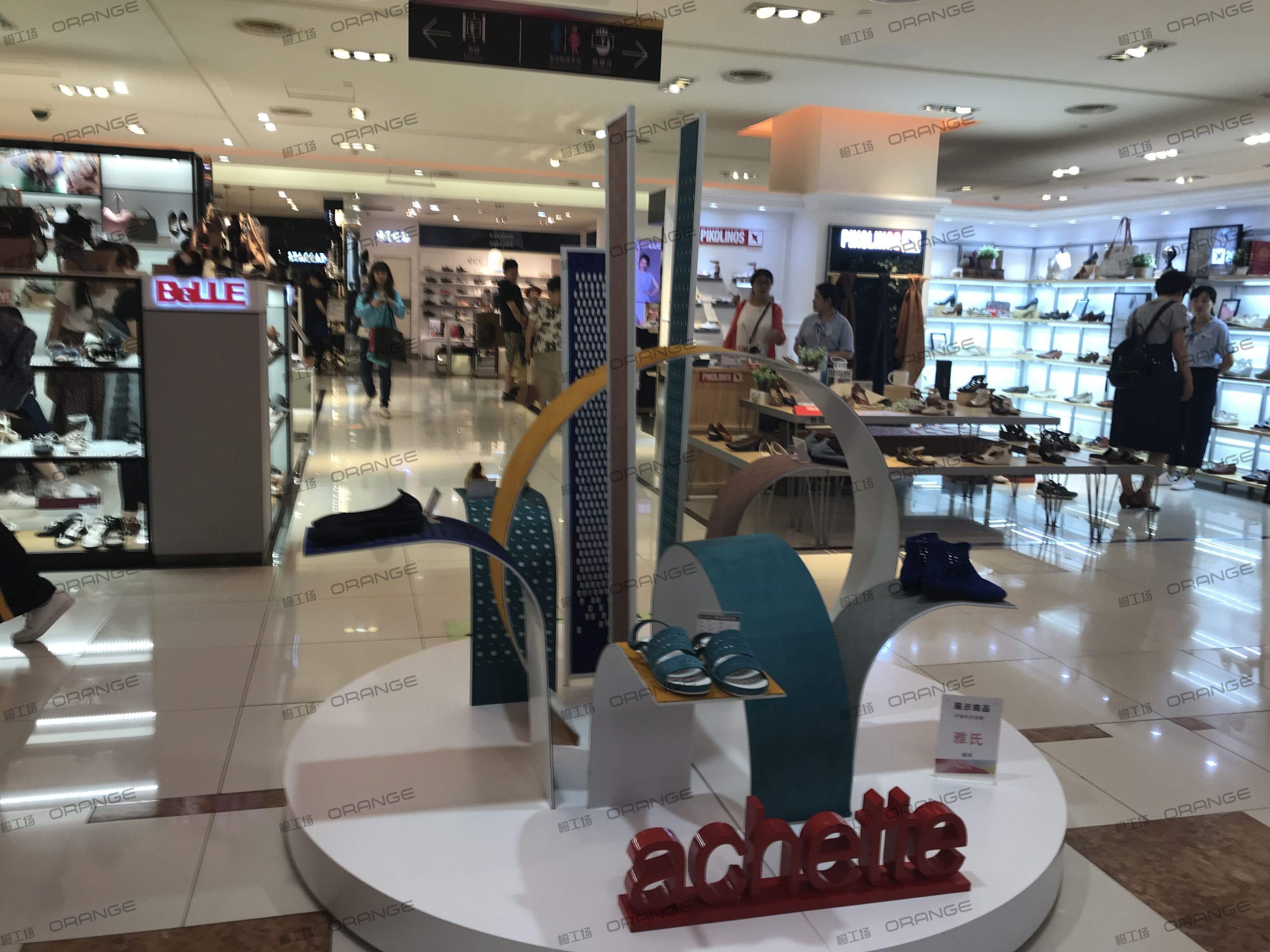 武汉群光广场-室内二层西扶梯北3