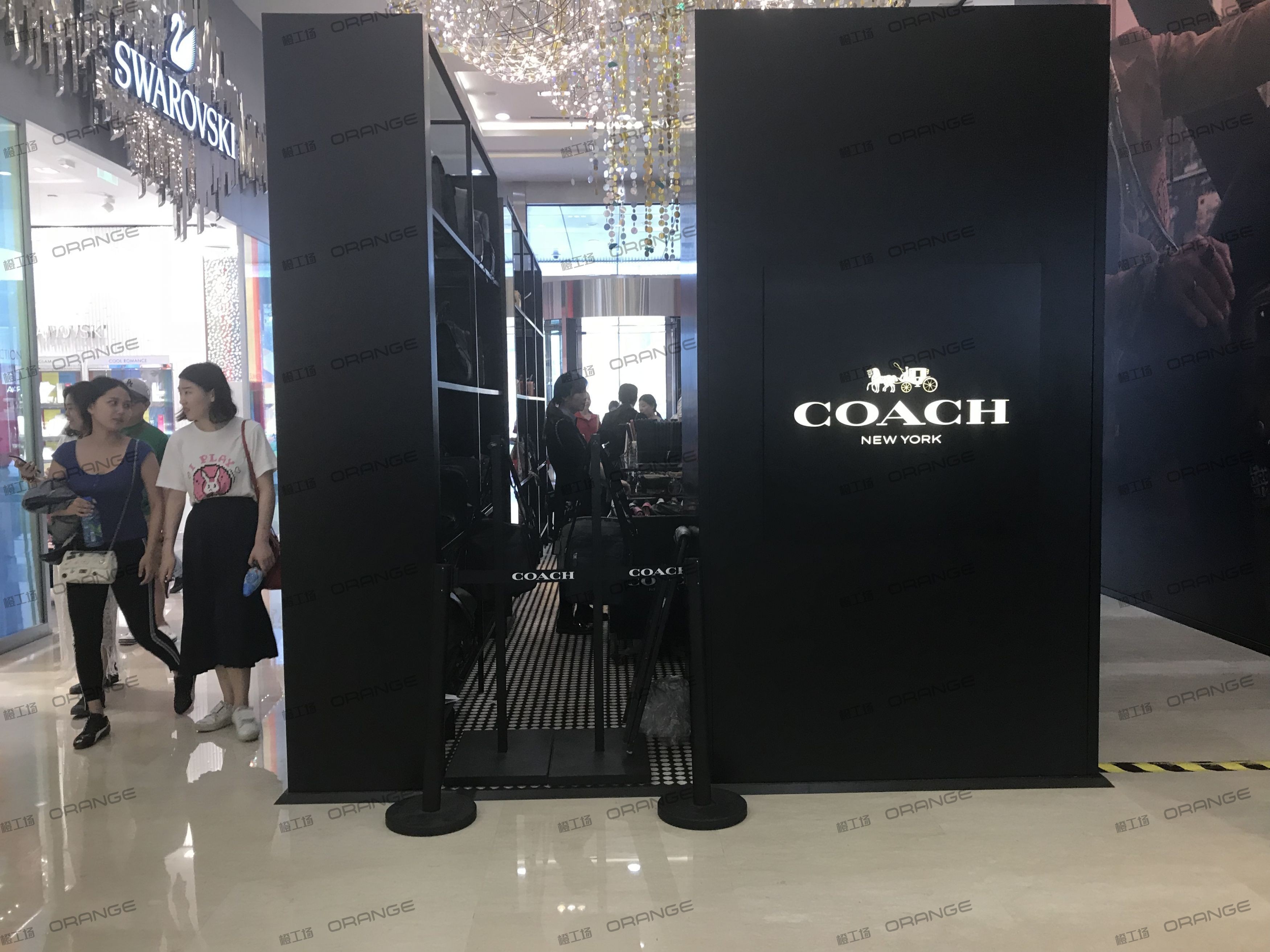 武汉群光广场-室内北侧西门中庭1
