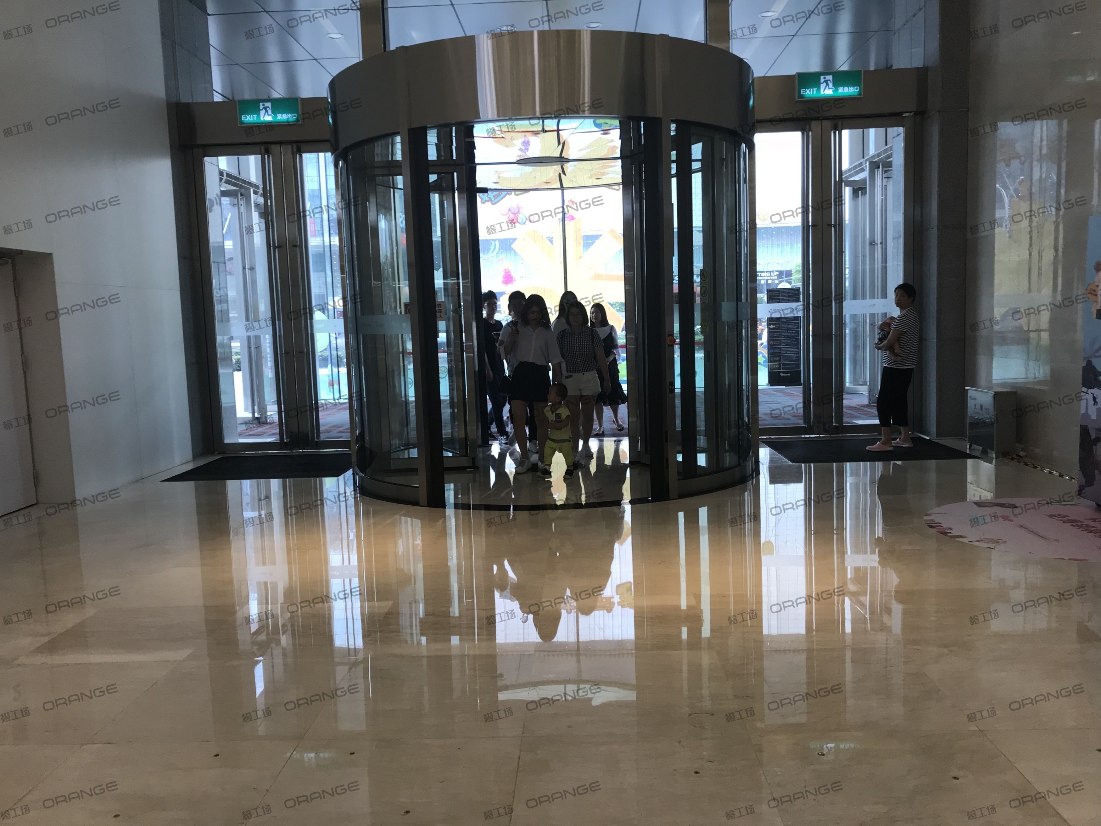 武汉群光广场-室内北侧东门中庭4