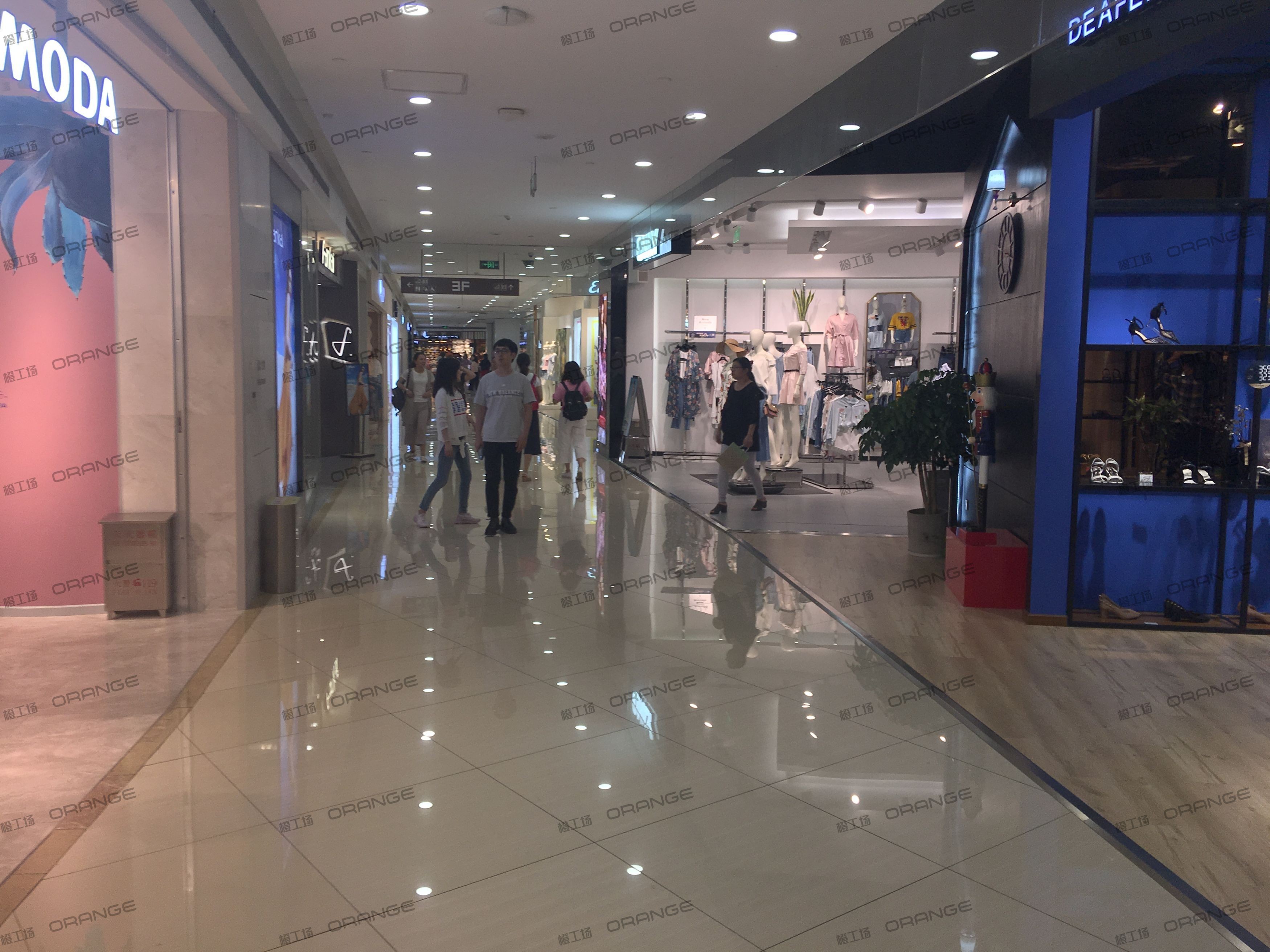 武汉银泰创意城（街道口店）-室内三层中庭环廊南4