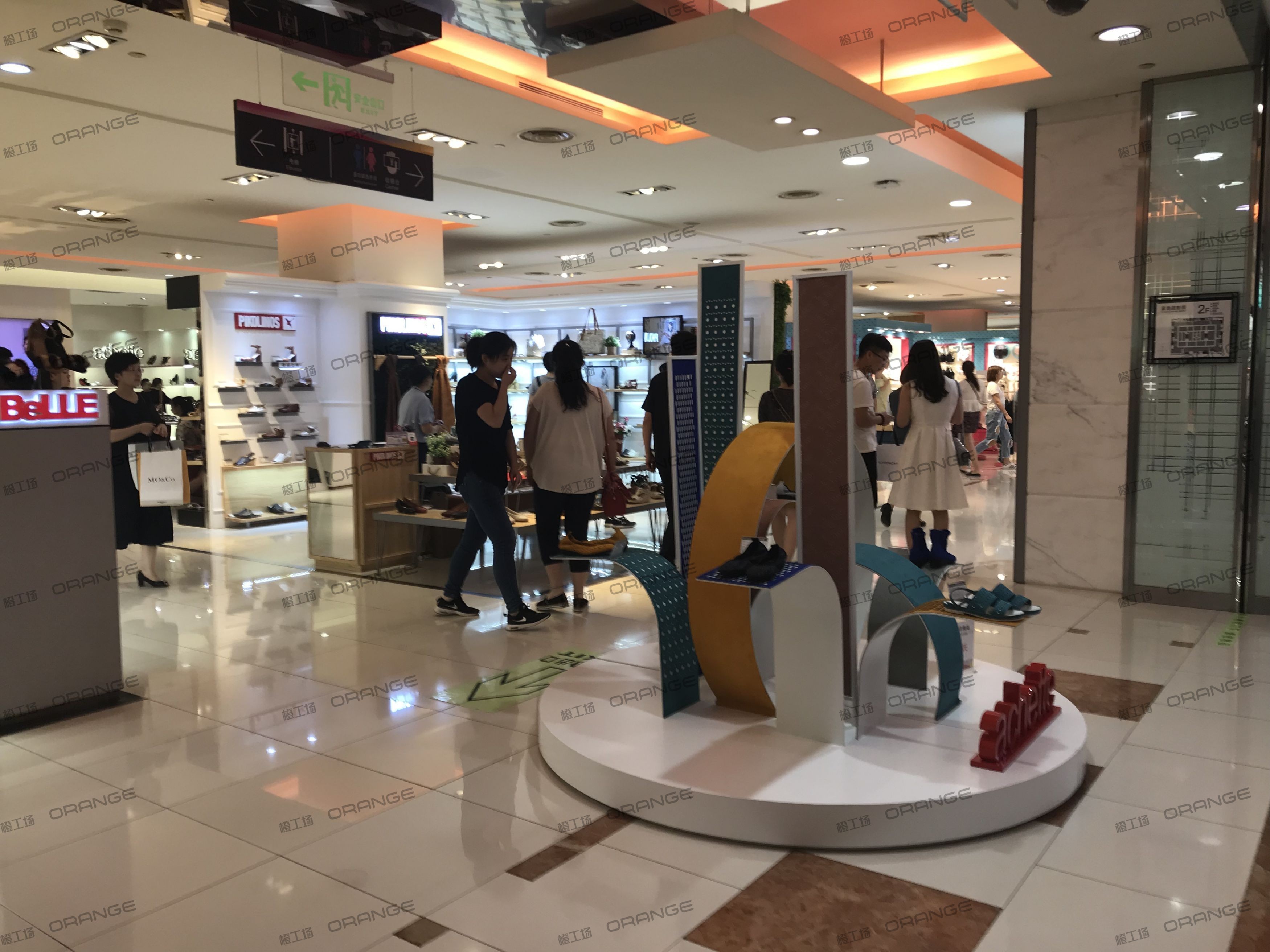 武汉群光广场-室内二层西扶梯北2