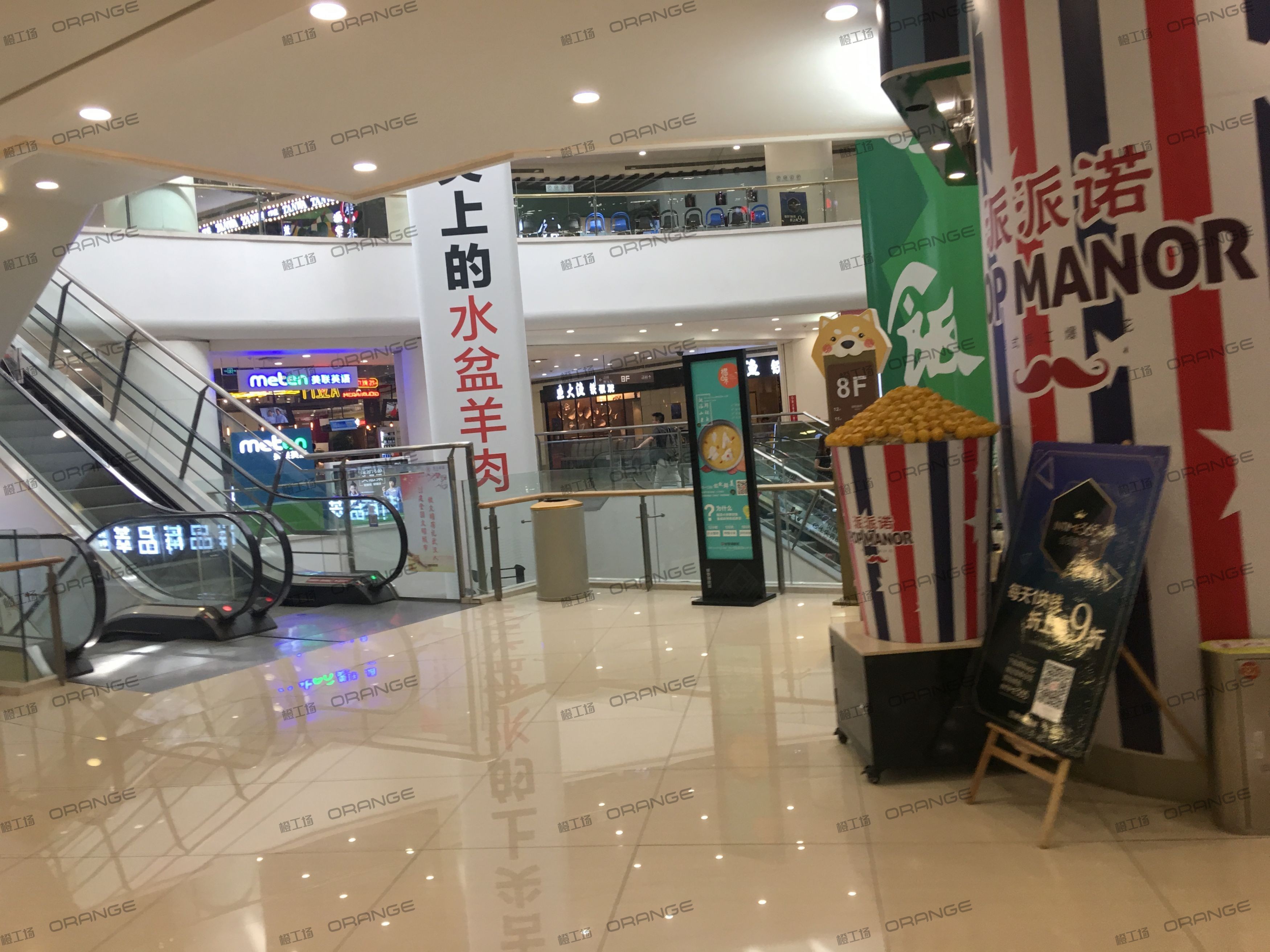 武汉银泰创意城(街道口店)-室内八层中庭环廊南4