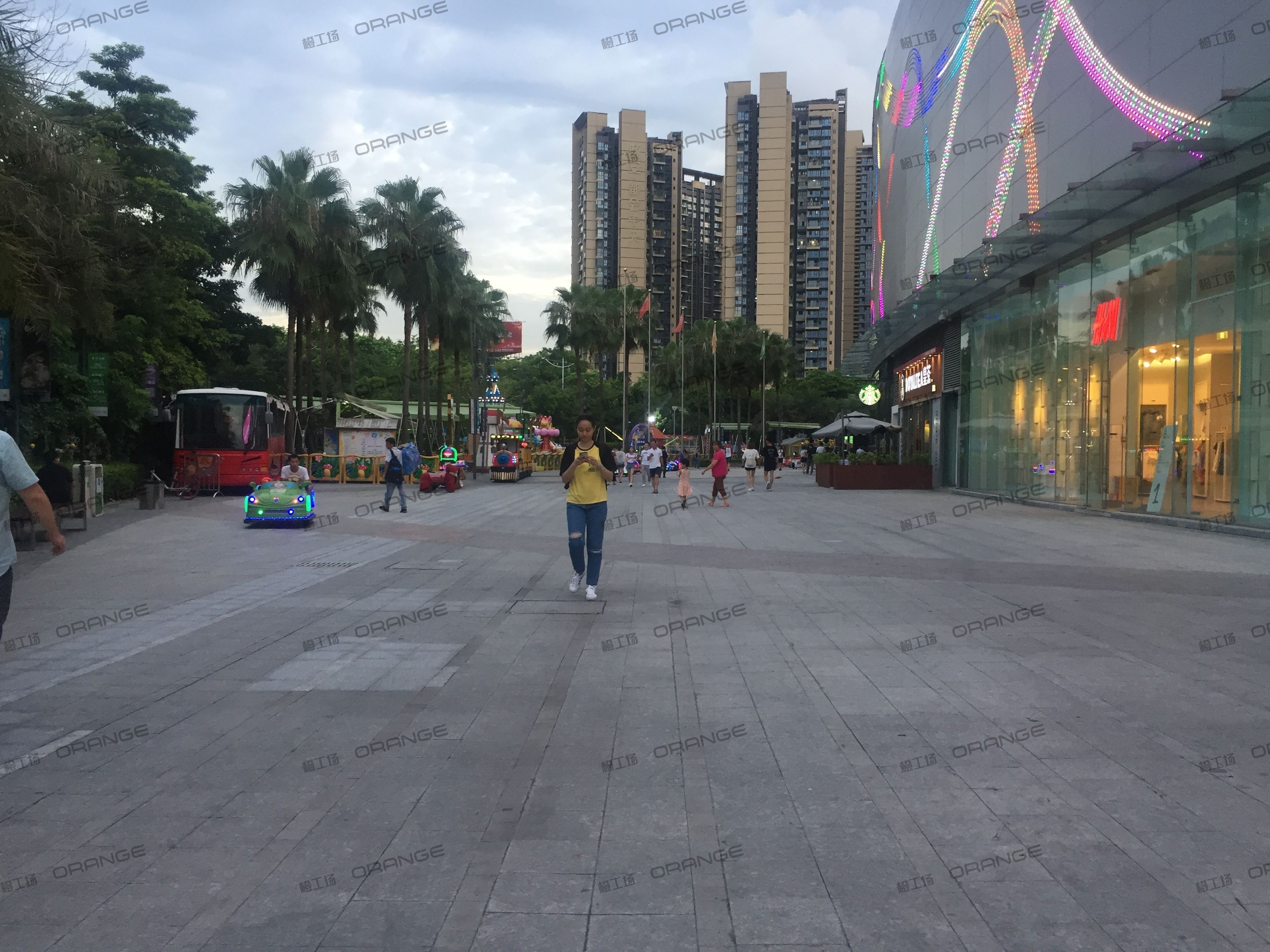 深圳星河COCO park（龙岗店）-室外南侧通道2