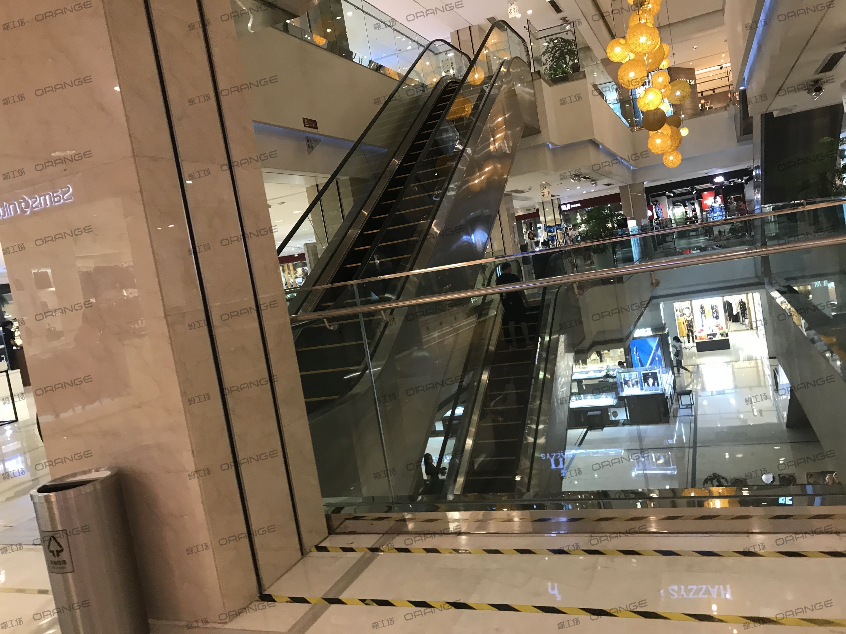 宁波天一国际购物中心-室内二层南扶梯东4