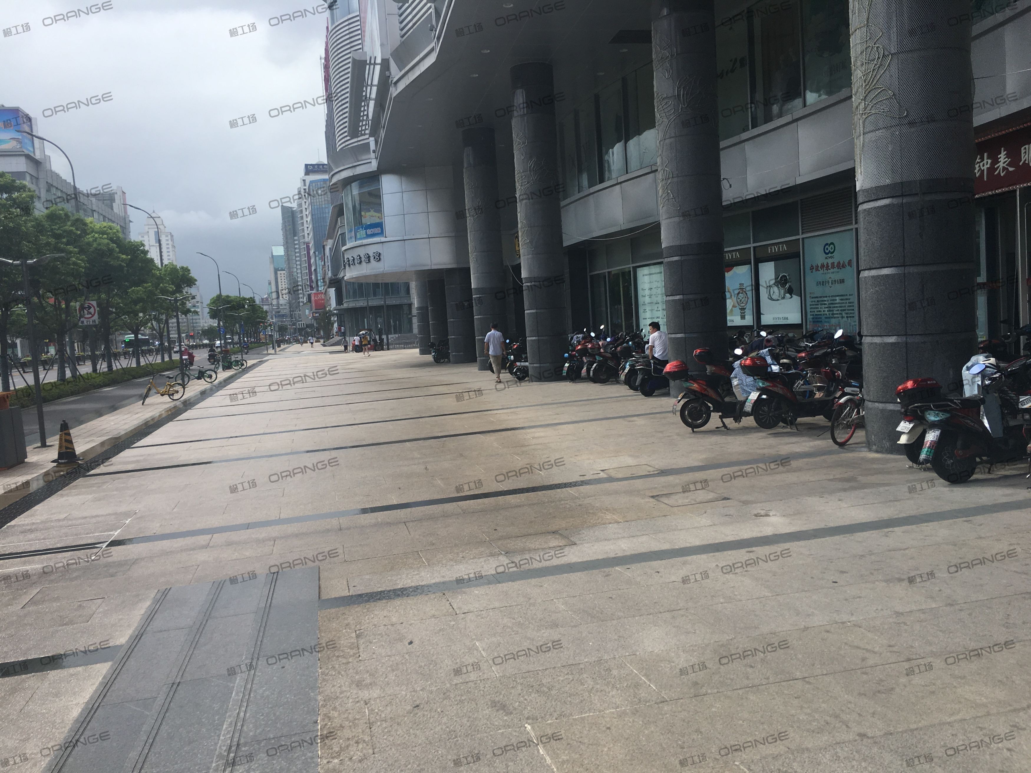 宁波新华联商厦(天一店-室外南侧东走廊b2