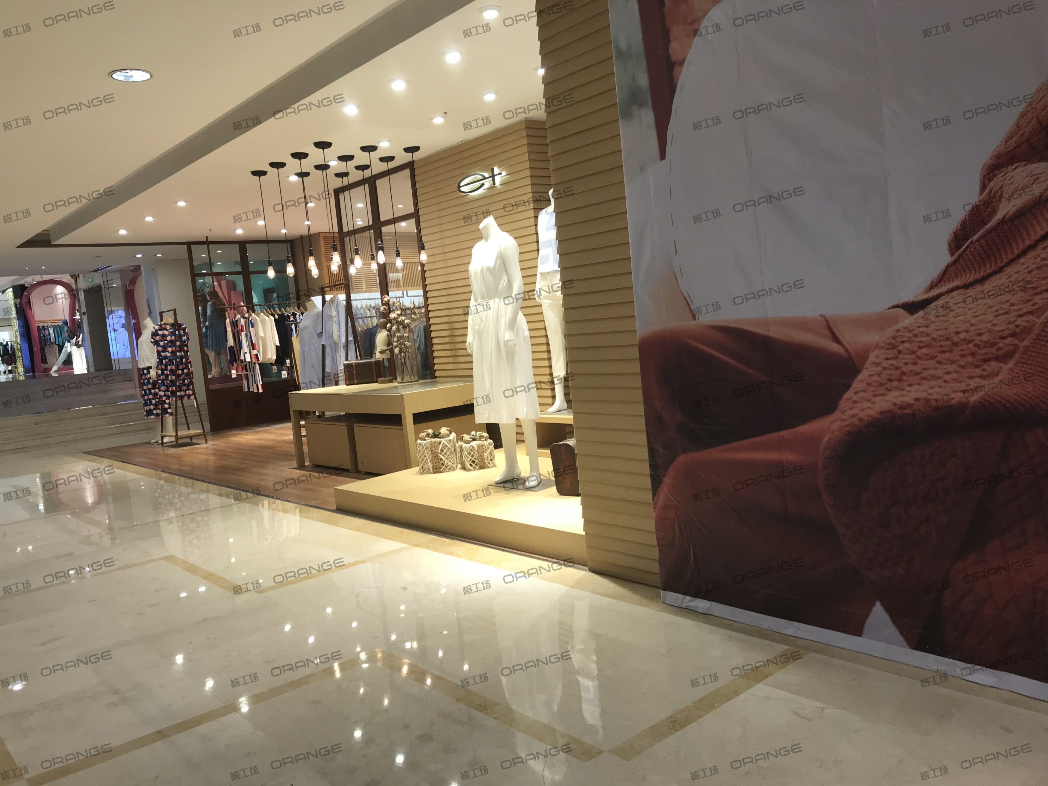 宁波天一国际购物中心-室内三层南扶梯东4