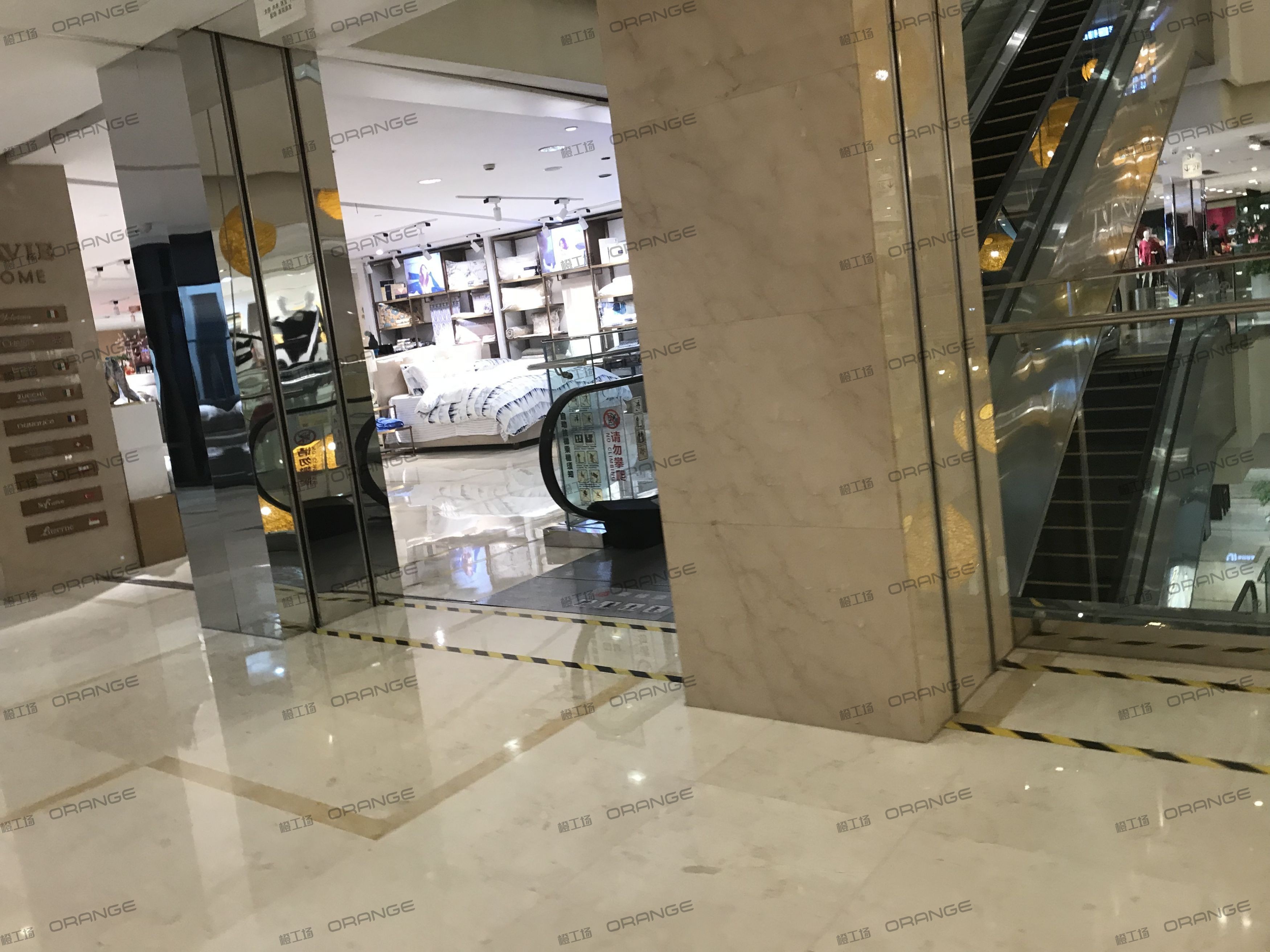 宁波天一国际购物中心-室内三层南扶梯东3